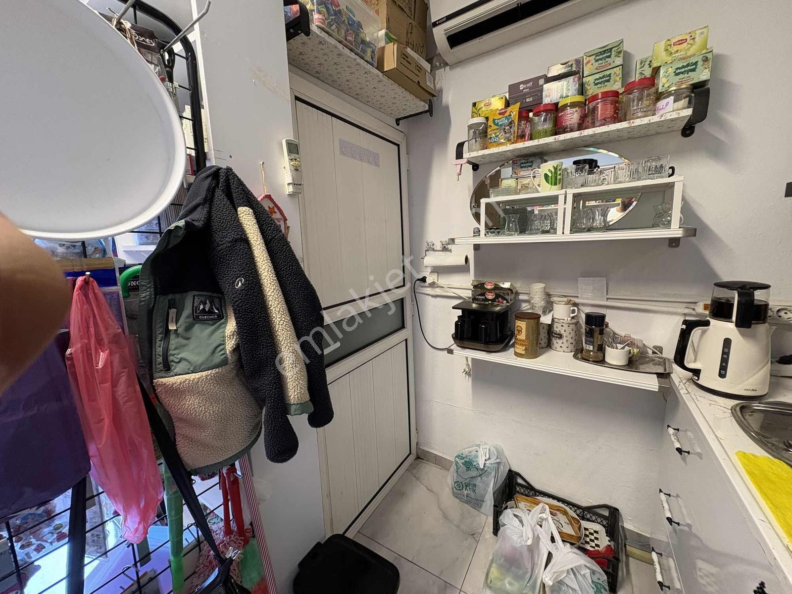 Salacak'da 3. Selim İlkokul Karşısı 30m² Satılık Dükkan - Görsel 3