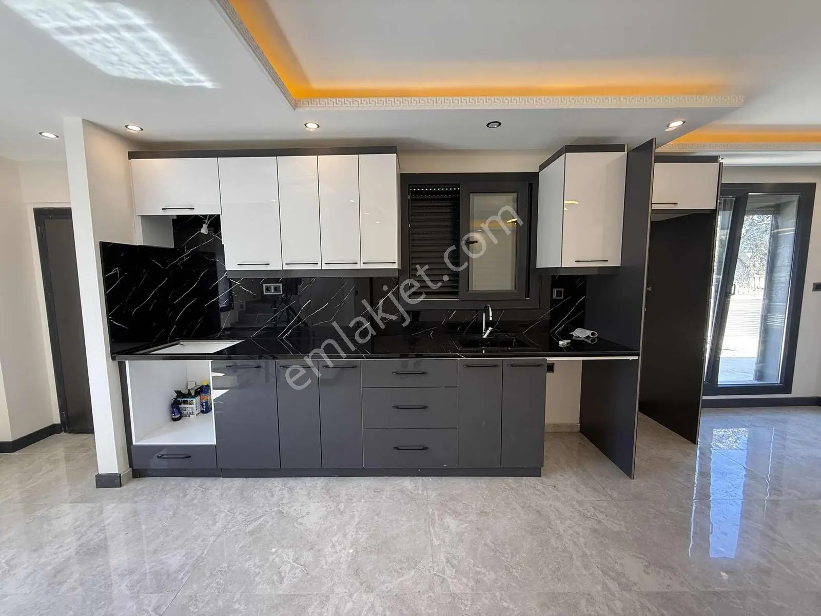 Pelitköy Sahilin De Plaja 150 Metre Forleks Villa - Görsel 4