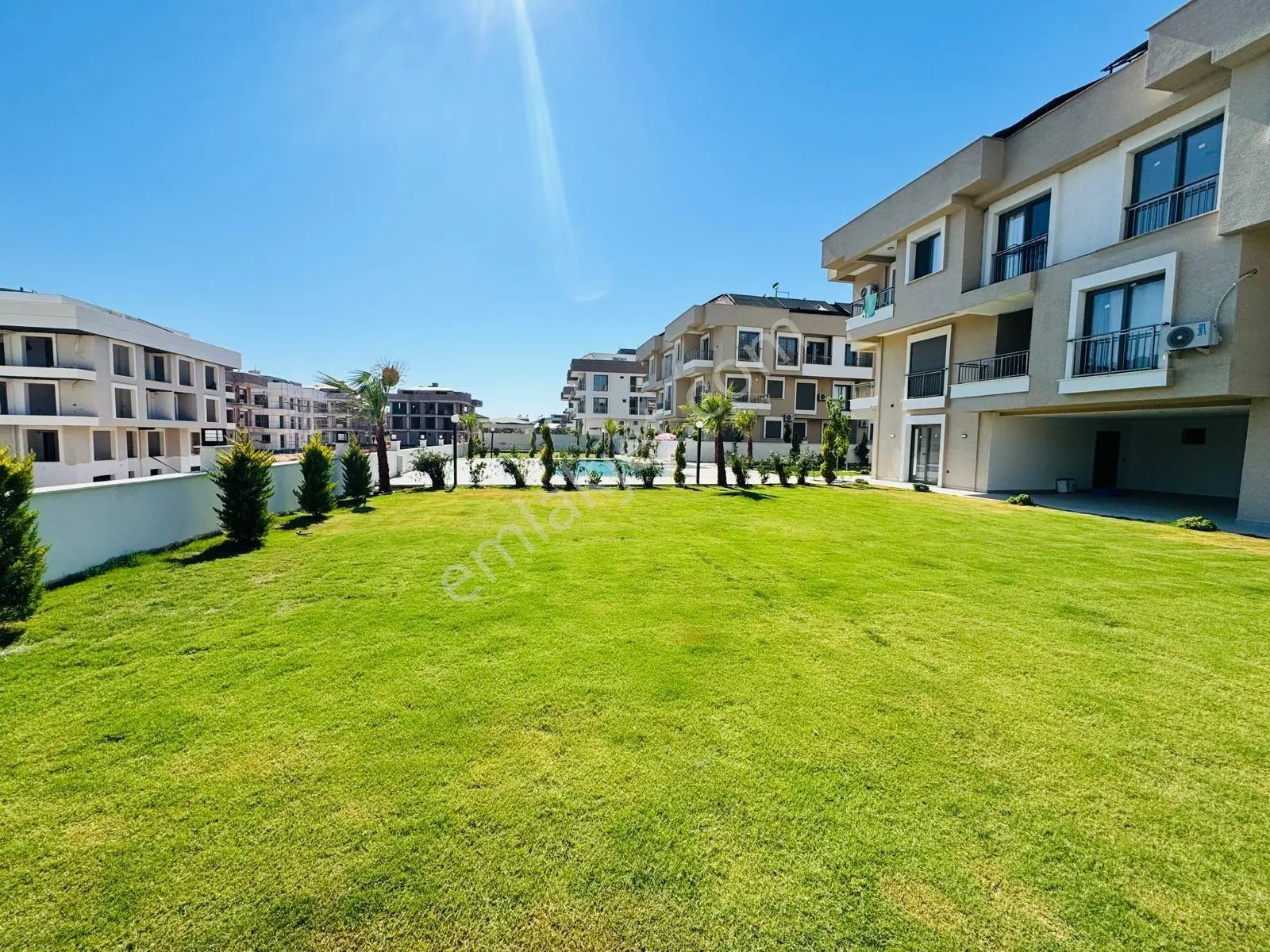 Didim'in Merkezinde Havuzlu Sitede Havuz Manzaralı 1+1 Daire - Görsel 5