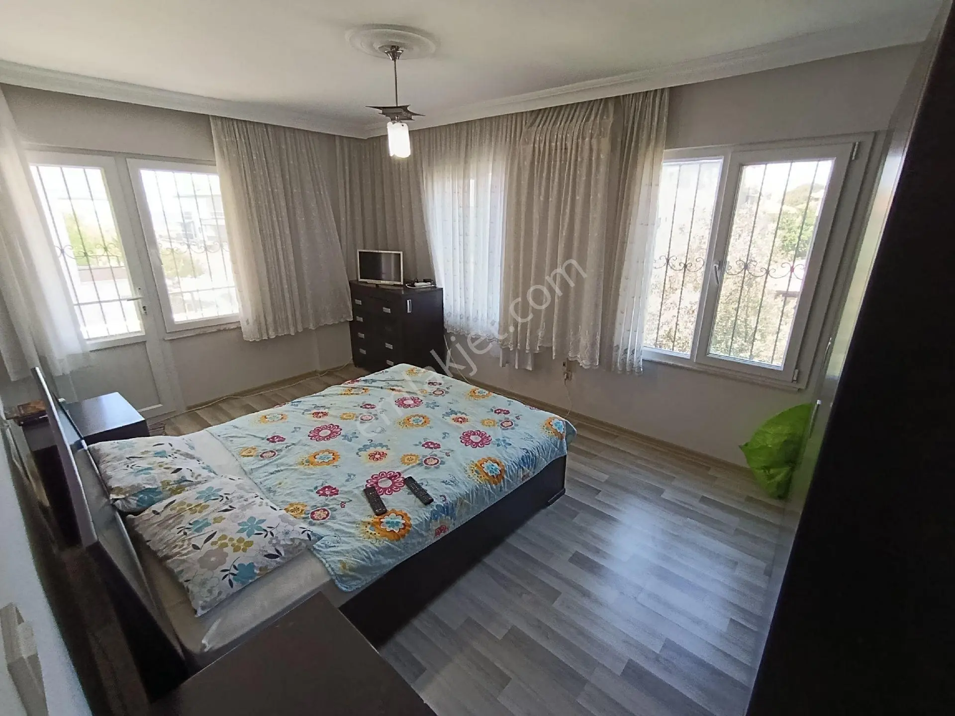 Taş Emlak'tan Plaja Yakın Kısmi Deniz Manzaralı Bakımlı Villa - Görsel 20