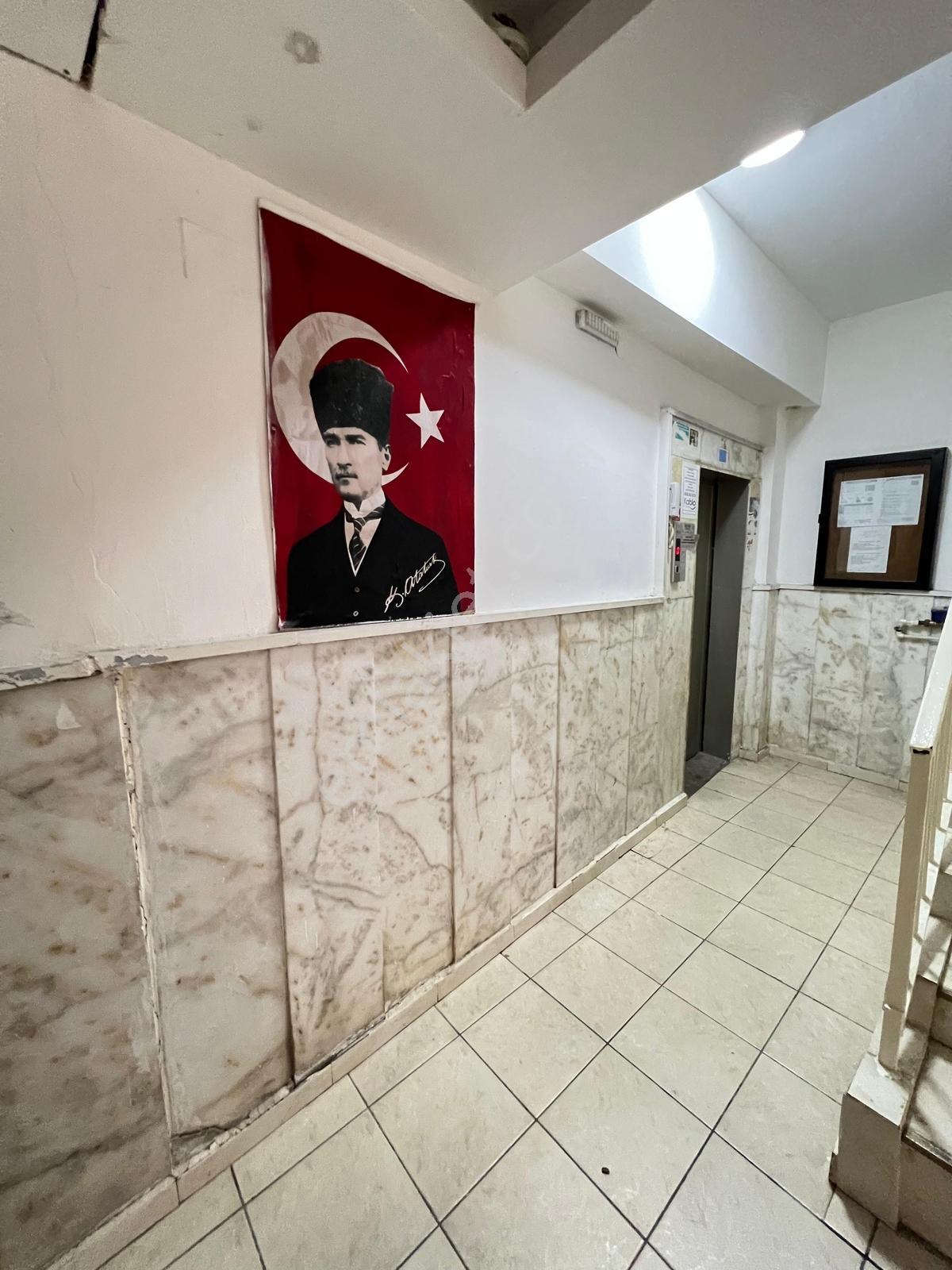 Ergünden Pirireiste Silifke Caddesi Üzeri Asasnörlü Satılık 3+1 - Görsel 34