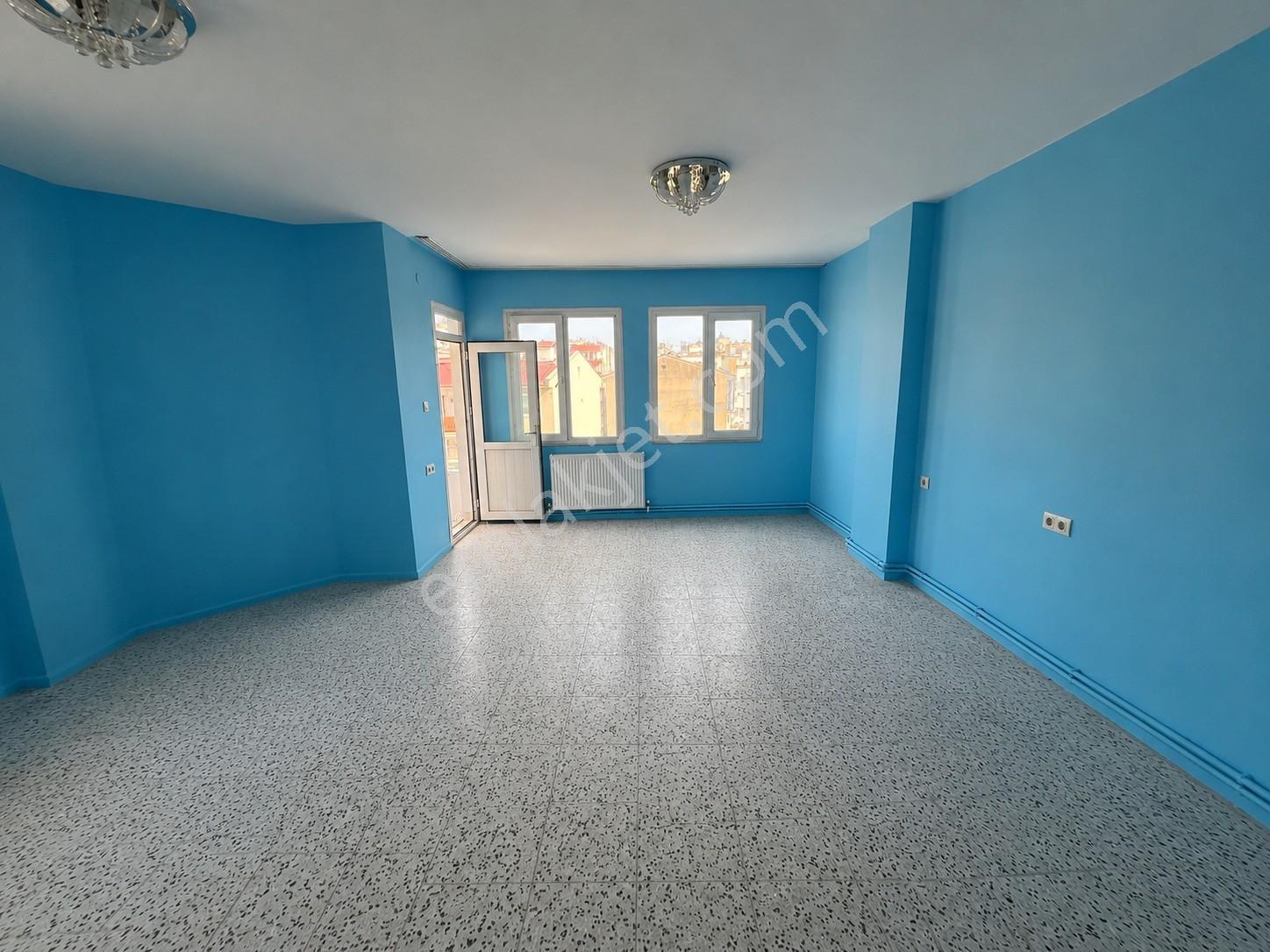Ergünden Cumhuriyette Geniş Cepheleri Açık Doğalgazlı 3+1 Daire - Görsel 2