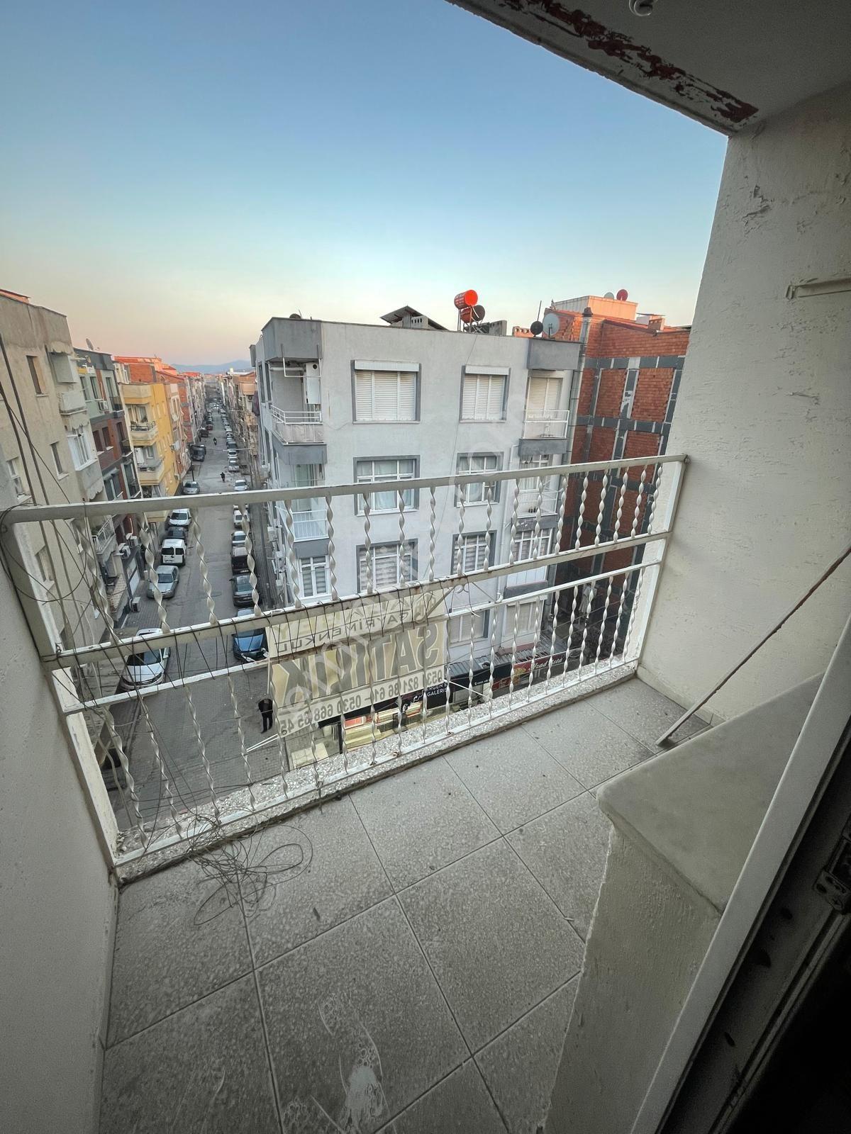 Acil Satılık Turgutlu Yedieylül Mahal Cumhuriyet Caddesi Üzerinde 115 M2 3+1 Doğalgazlı Son Kt Daire - Görsel 3