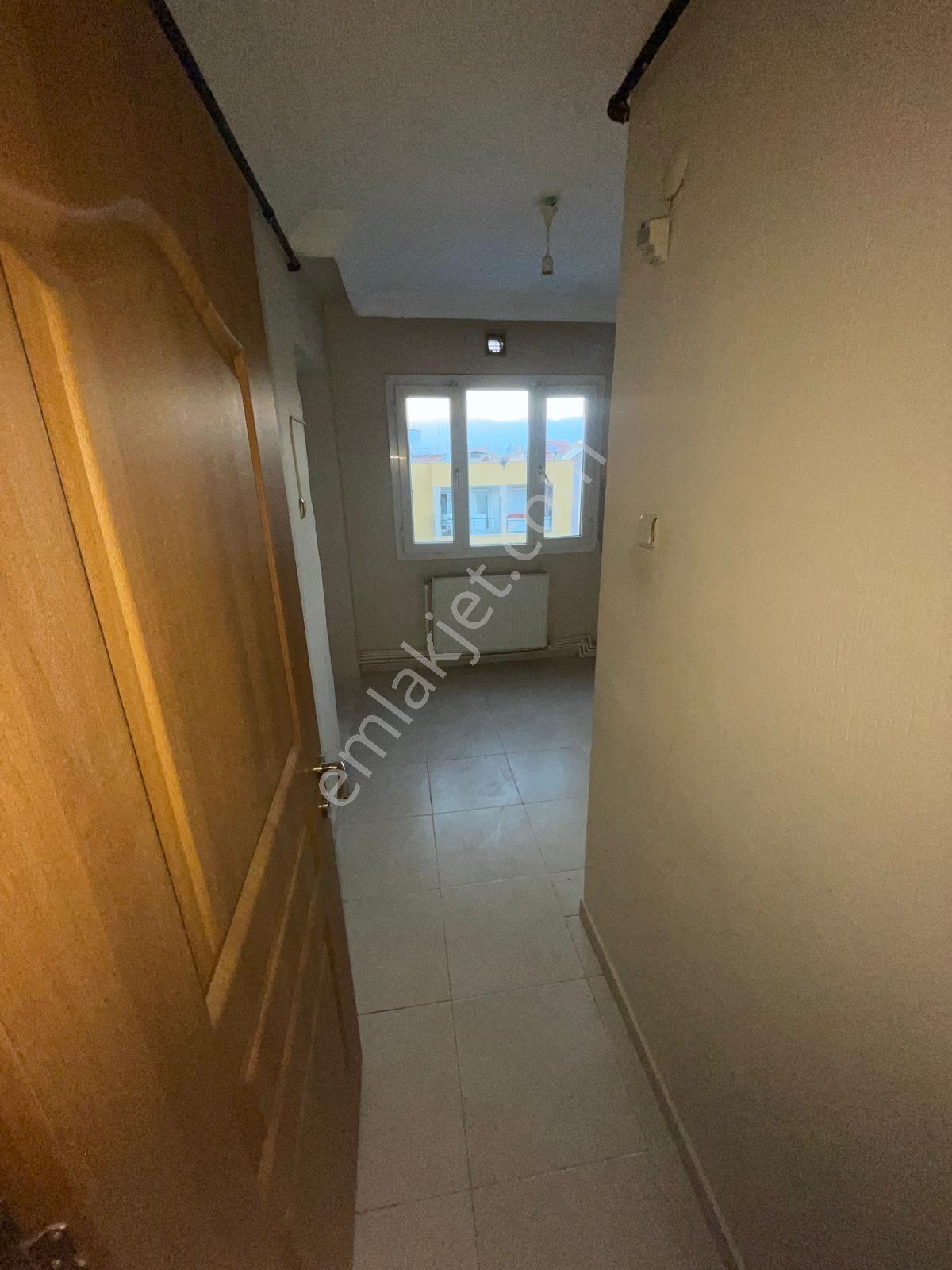 Acil Satılık Turgutlu Yedieylül Mahal Cumhuriyet Caddesi Üzerinde 115 M2 3+1 Doğalgazlı Son Kt Daire - Görsel 7