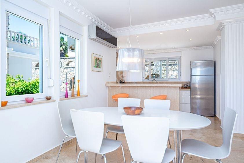 Alanya Konaklı'da Panoramik Deniz Manzaralı Full Eşyalı 4+1 Lüks Villa - Görsel 10