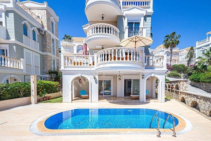 Alanya Konaklı'da Panoramik Deniz Manzaralı Full Eşyalı 4+1 Lüks Villa - Görsel 2