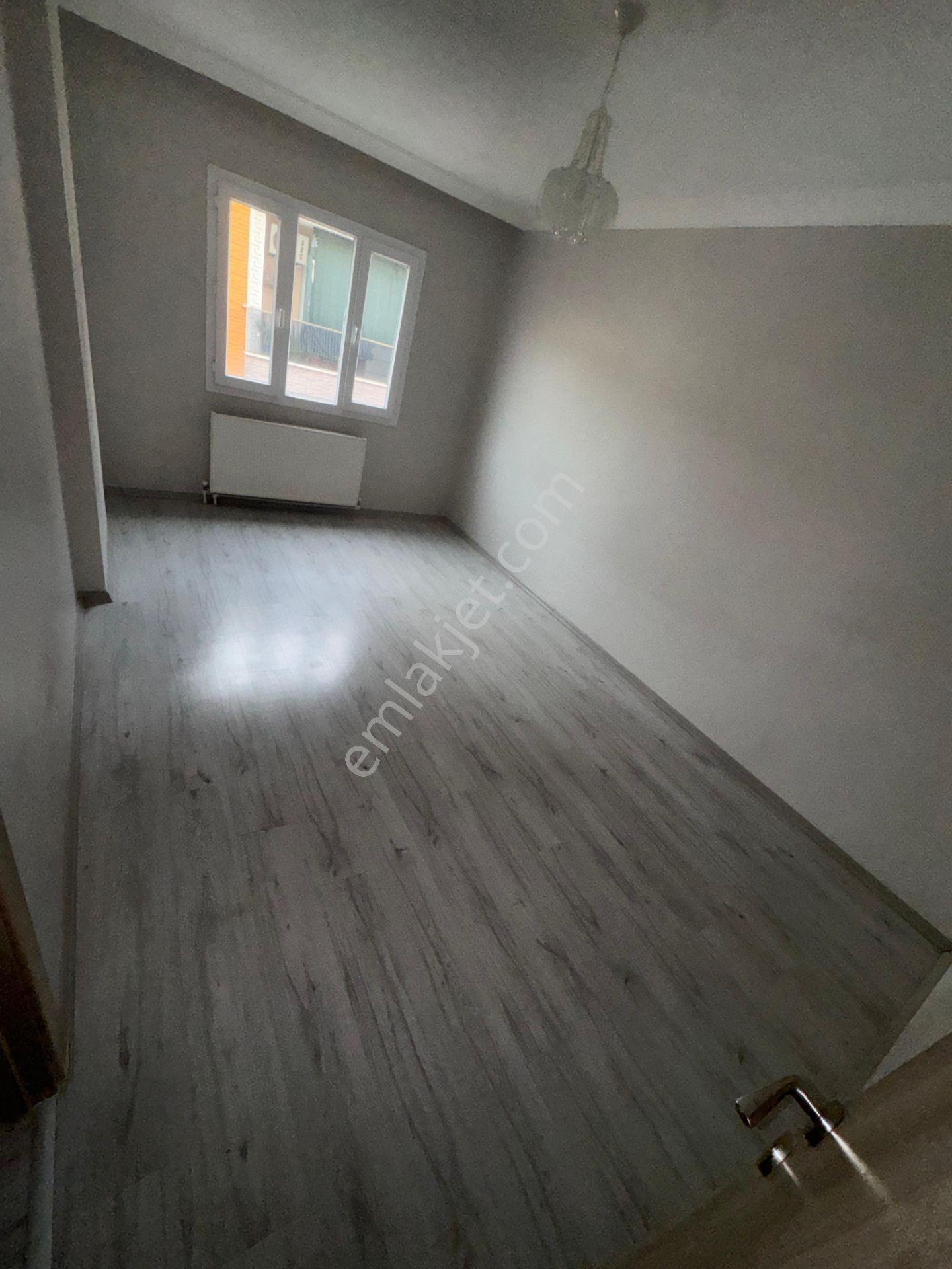 Acil Satılık Turgutlu Yedieylül Mahallesinde 130 M2 3+1 Doğalgazlı Otoparklı Asansörlü Ara Kat Daire - Görsel 7