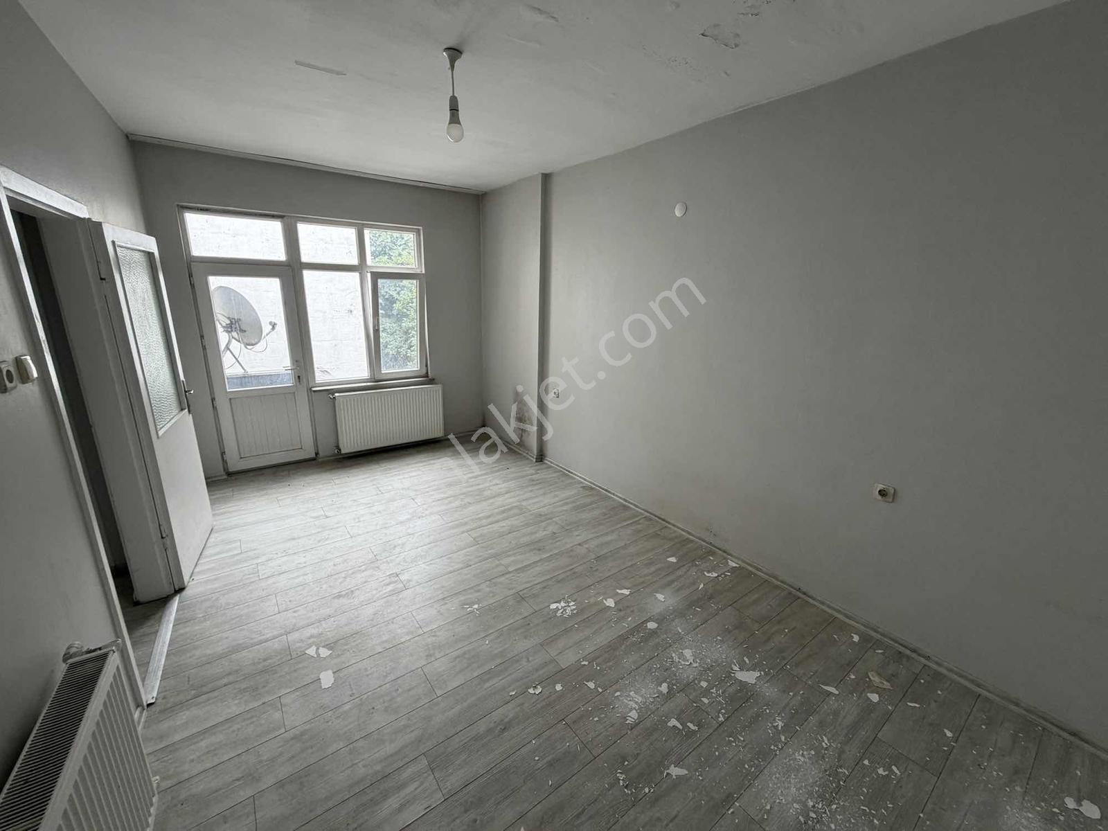 Cadde Üzerinde Satılık 3+1 Daire - Görsel 12