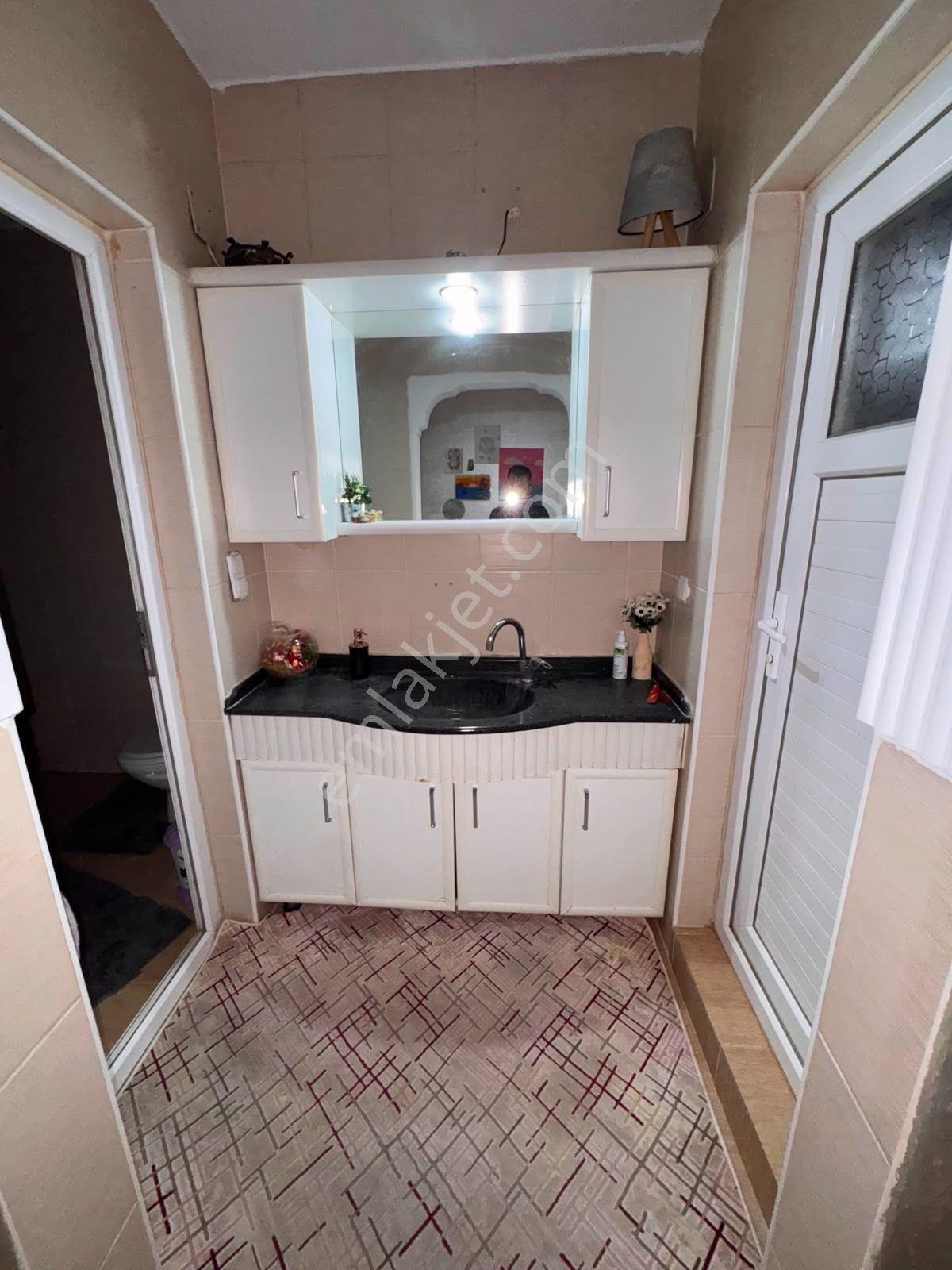 Acil Satılık Turgutlu Yldırım Mhallesi Alnkuyu Mevkisinde 130 M2 3+1 Doğalgazlı 15 Yıllık 4.kt Daire - Görsel 5