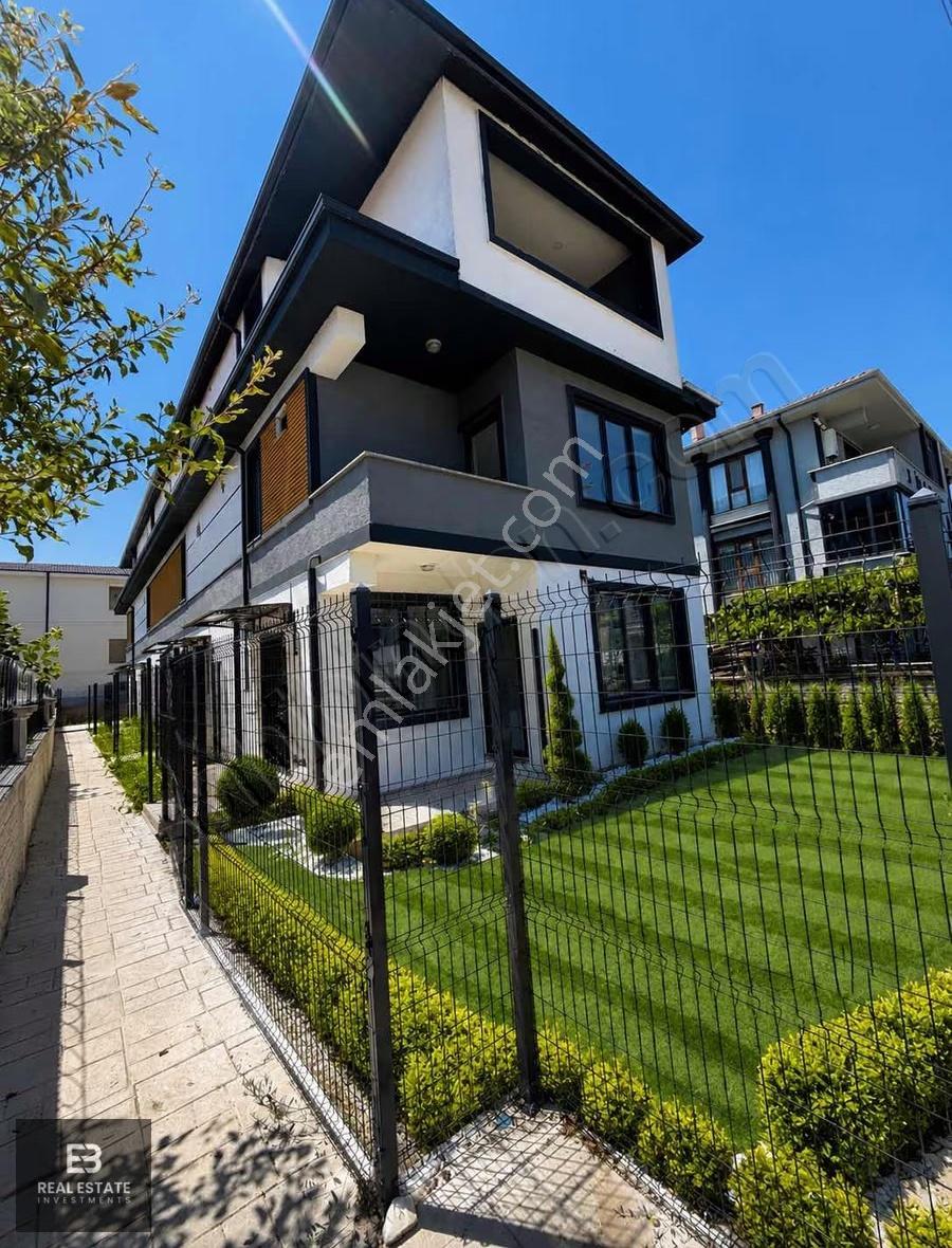Sakarya Karasu'da 4+1 Müstakil Bahçeli Tripleks Satılık Villa
