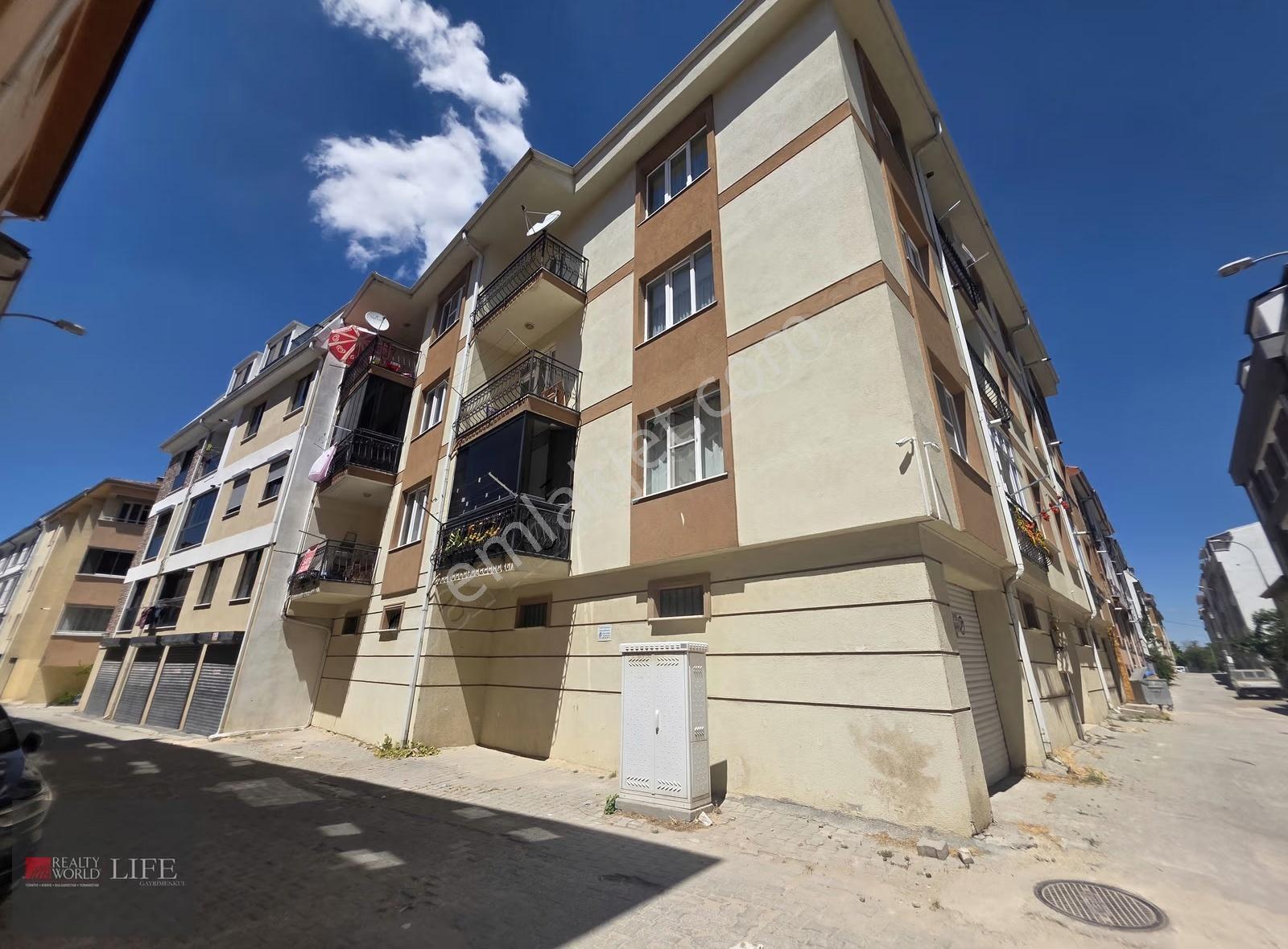 Rw Lıfe // Batıkent Mah İkizler Sokak Bakımlı Satılık 2+1 Daire