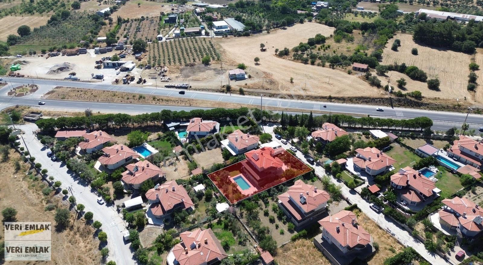 Veri'den Turunçevler'de Havuzlu, Eşyalı Kiralık Müstakil Villa!