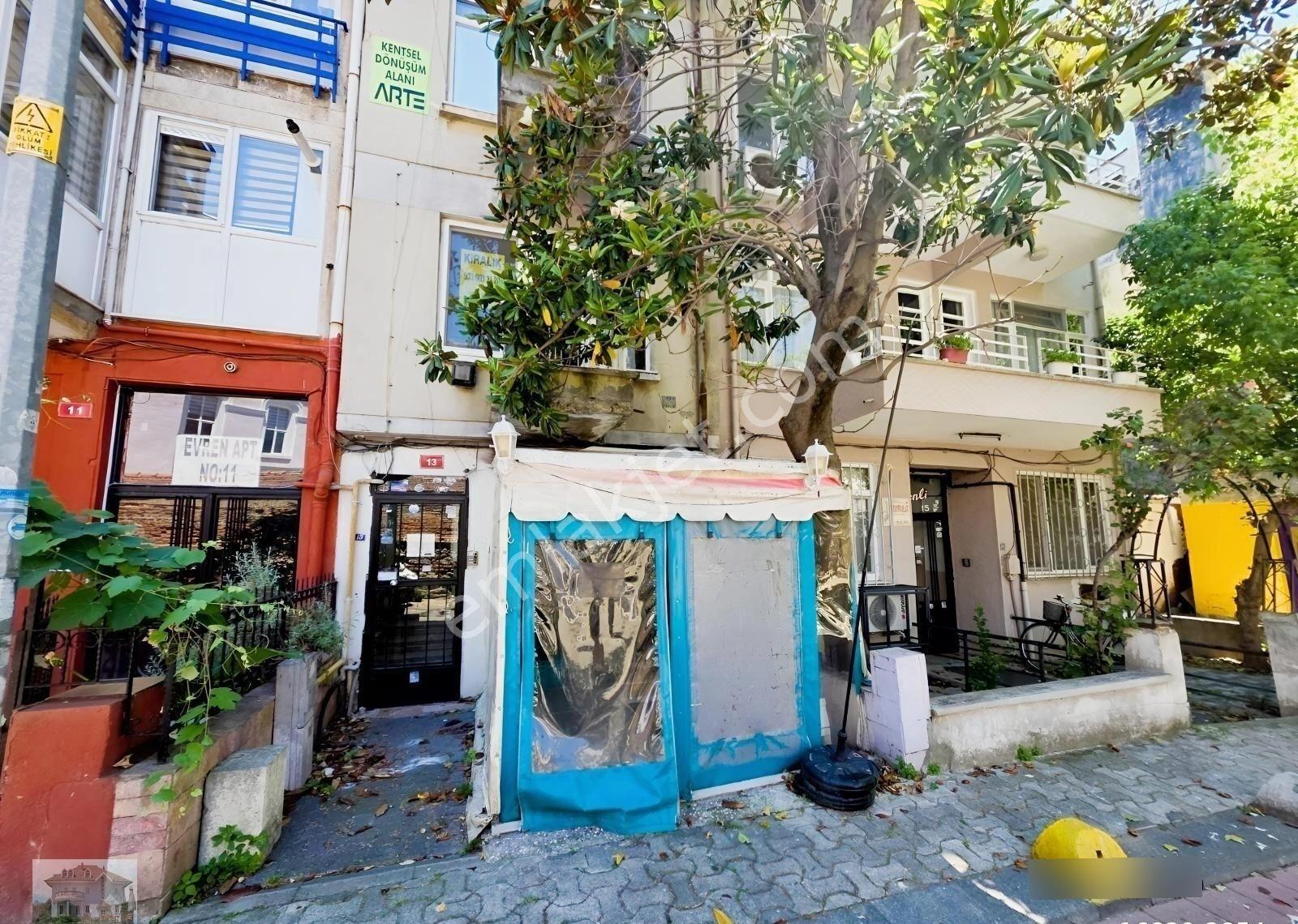 Kadikoy Kızıltoprak Semtinde Satılık Yatirimlik Dukkan