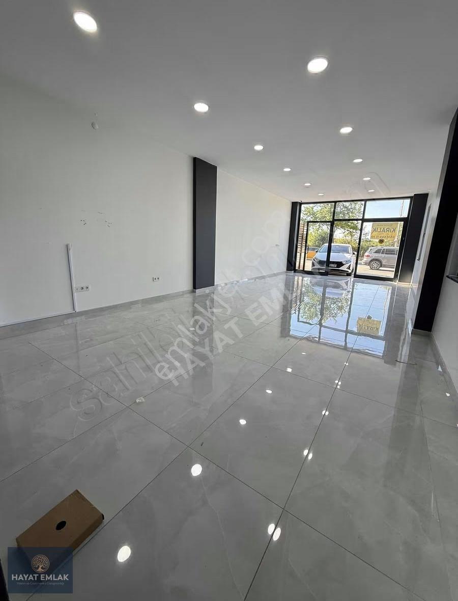 Cadde Üstü Güxel Konumda Kiralık Dükkan - Görsel 4