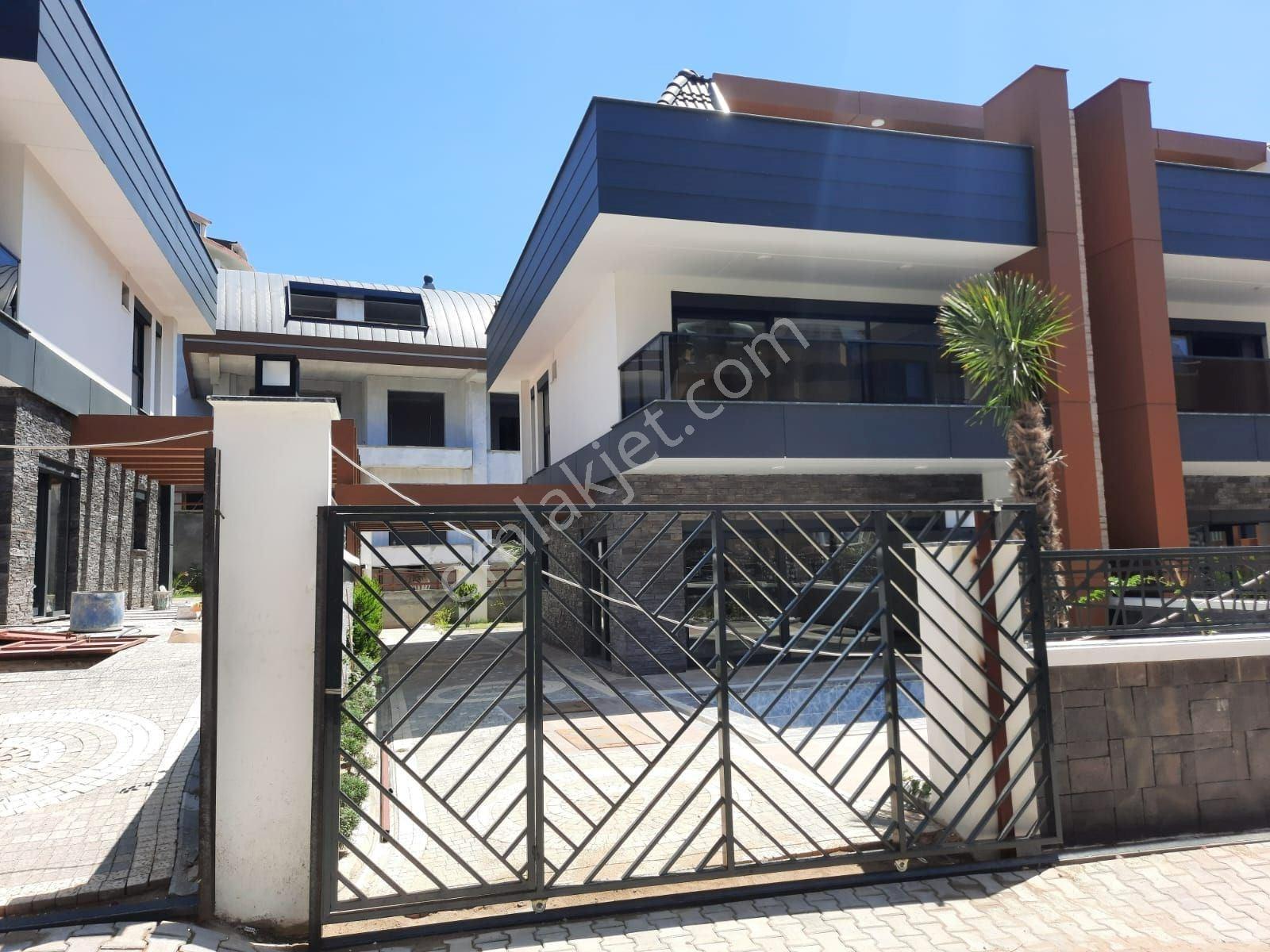 Alanya Avsallar'da Özel Havuzlu Denize 400 Metre Lüks 4+1 Villa - Görsel 2