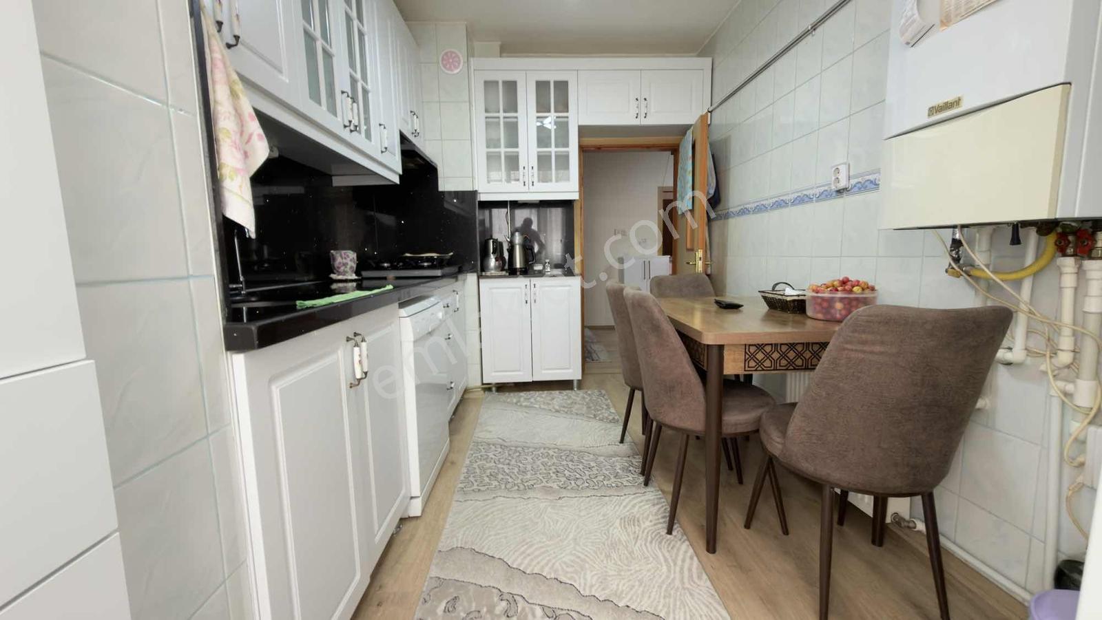 Pınarbaşın'da Geniş 3+1 Masrafız 11 15 Yıllık Yüksek Giriş Daire - Görsel 3
