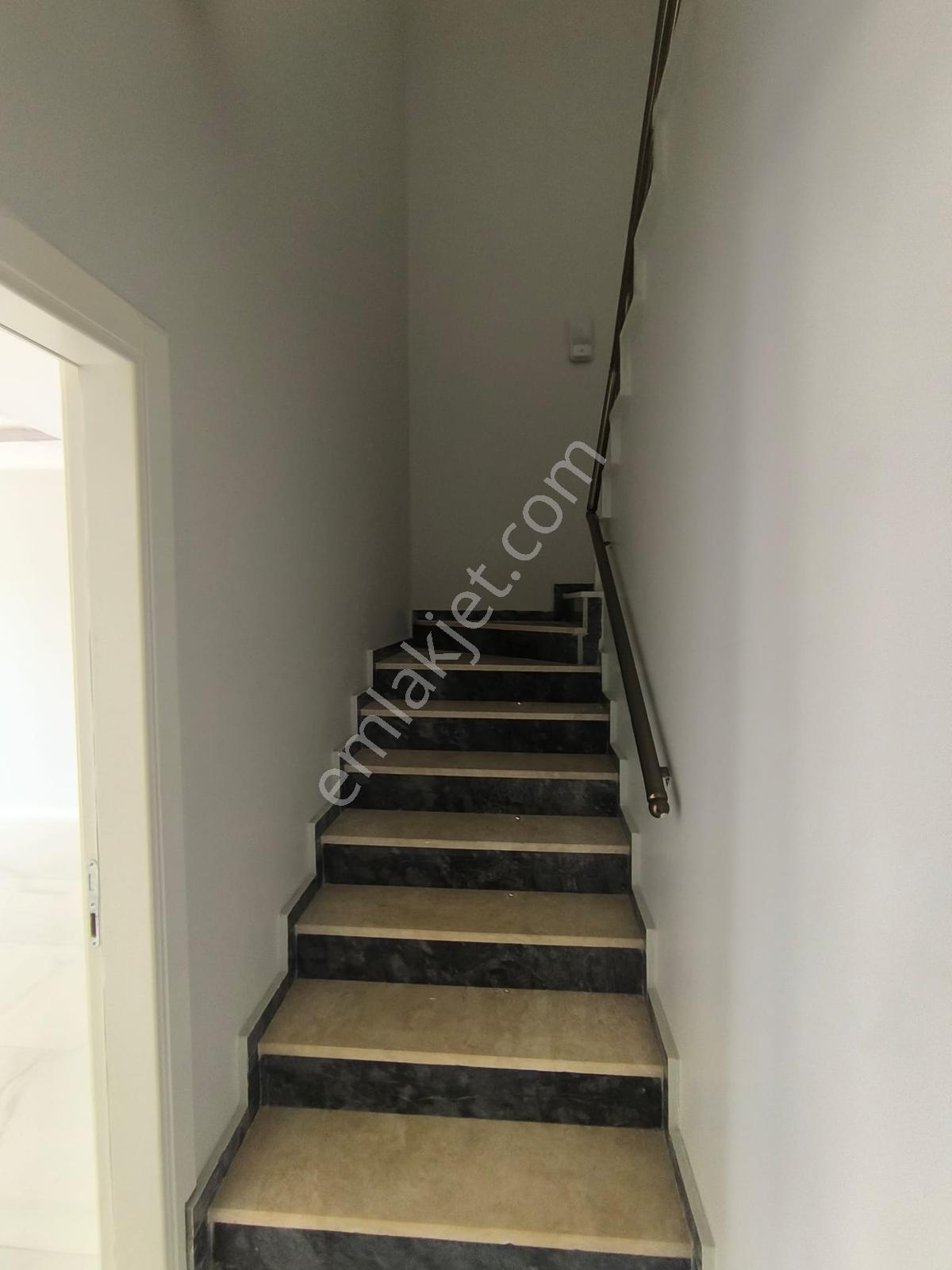 Kariyer'den İnegöl Merkez'de Kiralık 4+1 Dubleks Daire - 210m² - Görsel 11