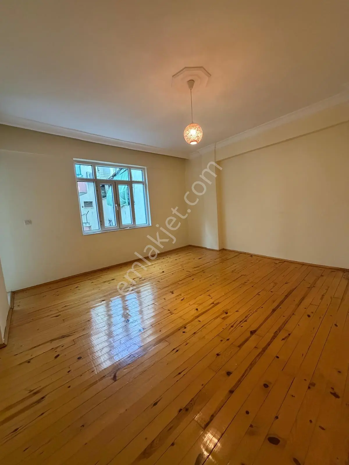 Orta Mahalle İşler Caddesinde 2+1 Ara Kat Kiralık Daire