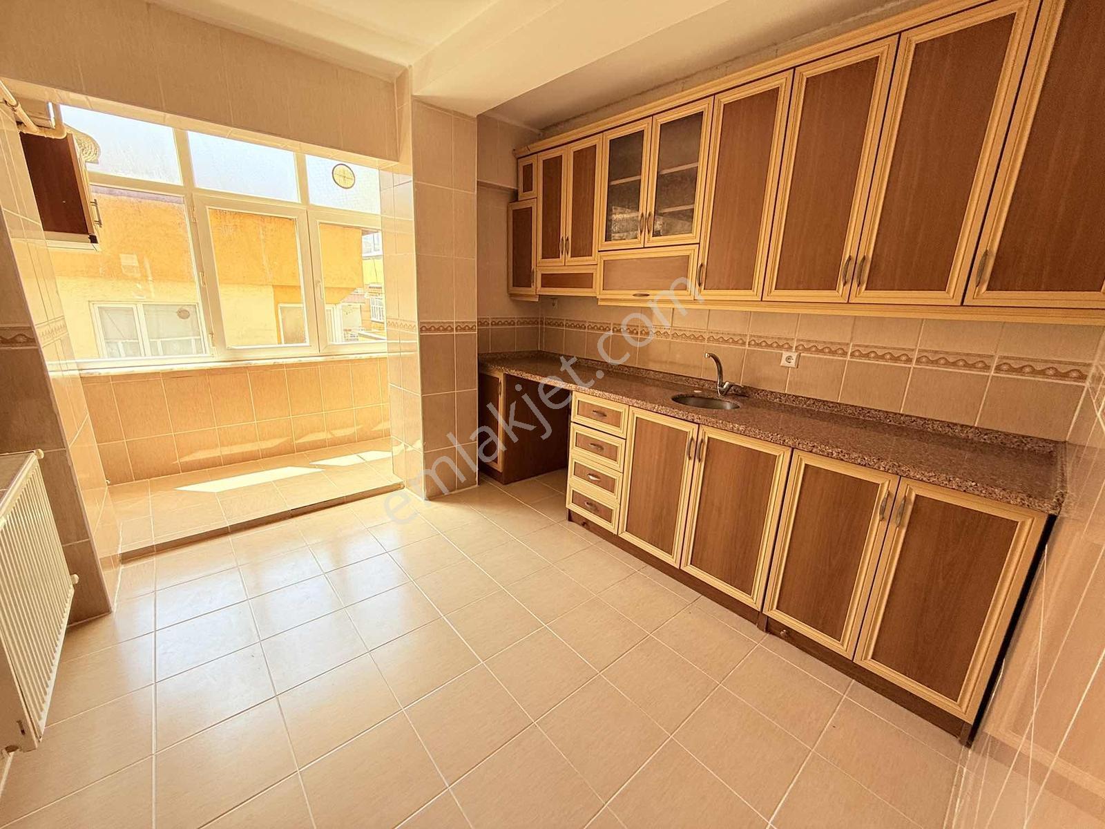 Arzu Emlak'tan Gazi Mah Satılık 120 M2 Masrafsız Ara Kat Daire