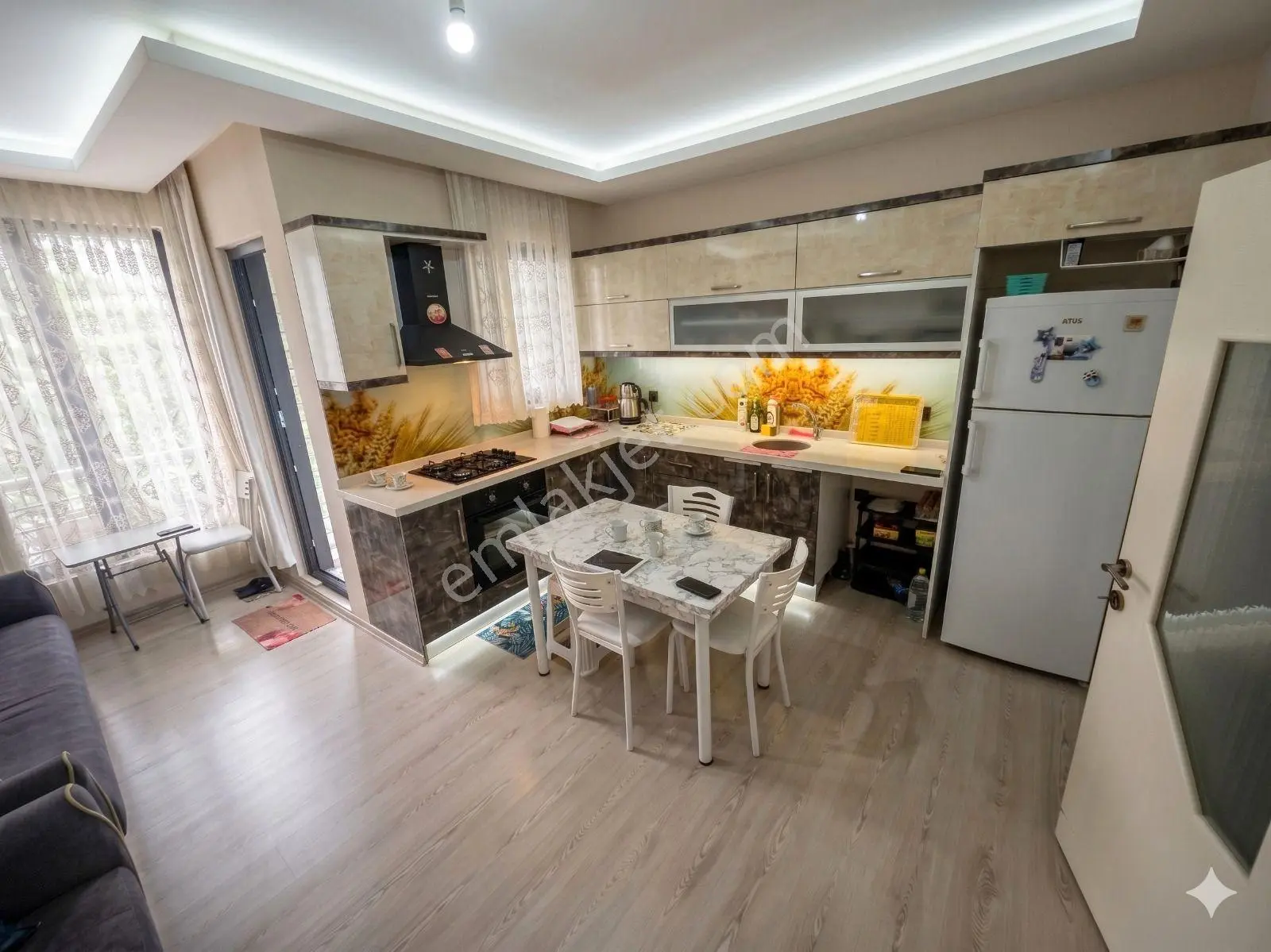 Güç'ten Akçay'da Haftanın Fırsatı Ön Cephe Asansörlü Şık Satılık 1+1 Daire - Görsel 11