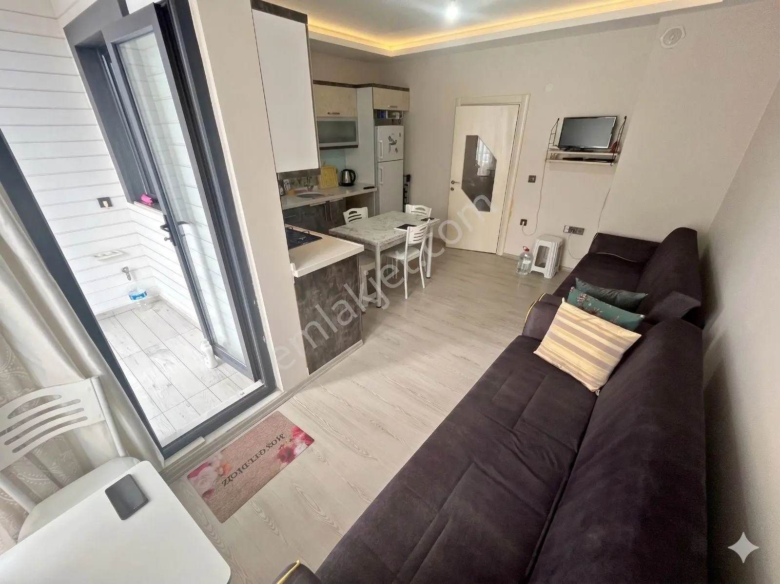 Güç'ten Akçay'da Haftanın Fırsatı Ön Cephe Asansörlü Şık Satılık 1+1 Daire - Görsel 17