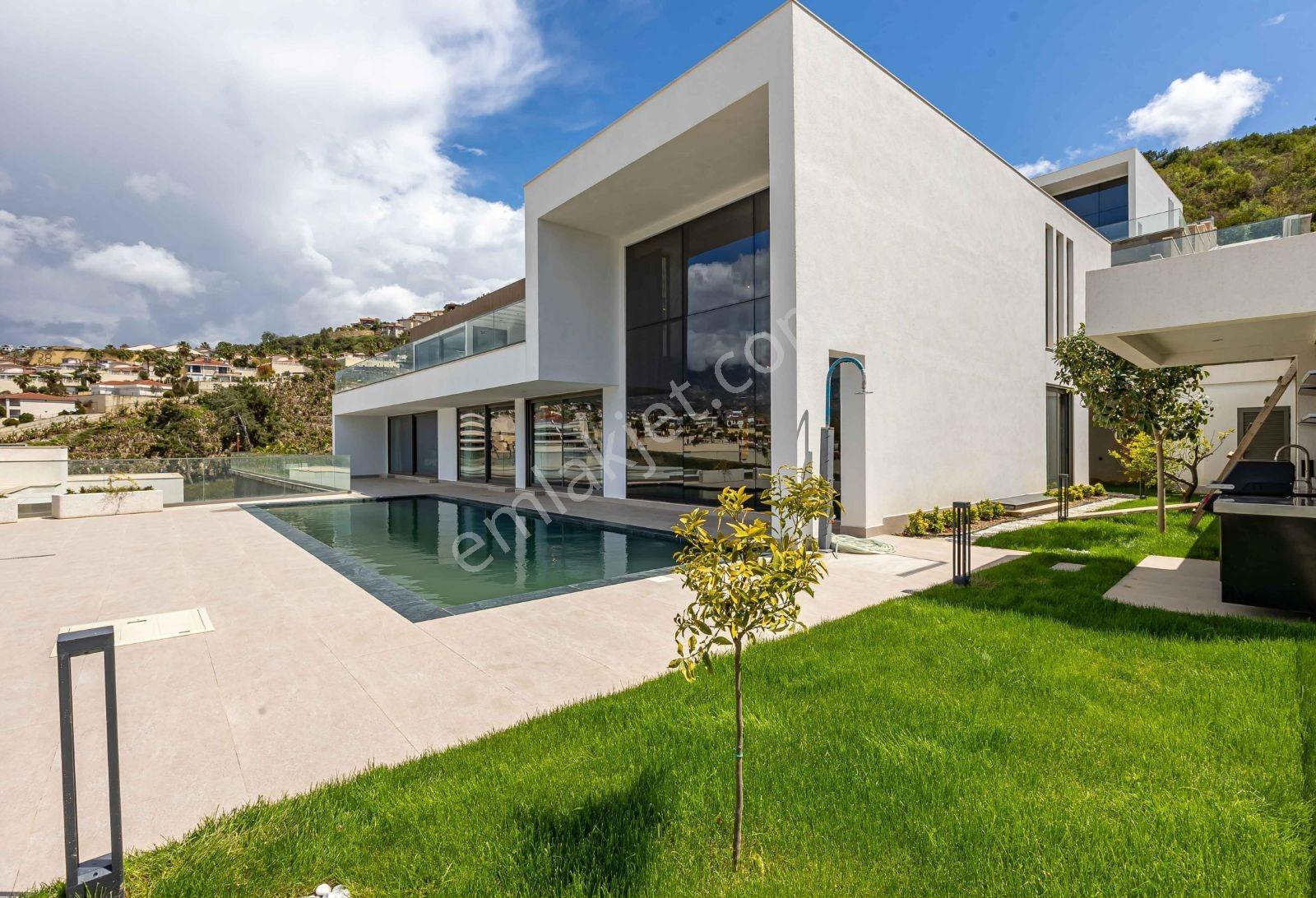 Naciye Arapoğlu'ndan Alanya/kargıcak'ta Ultra Lüks Satılık Villa