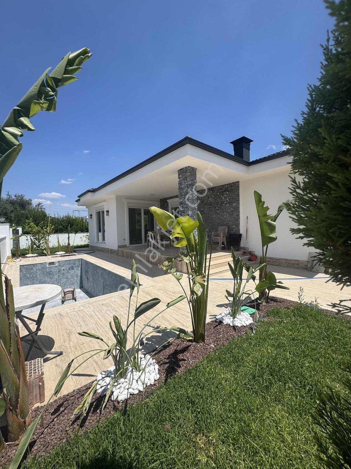 En/ru Tek Katlı Muhteşem Köşe Başında Havuzlu Villa Merkezi ...