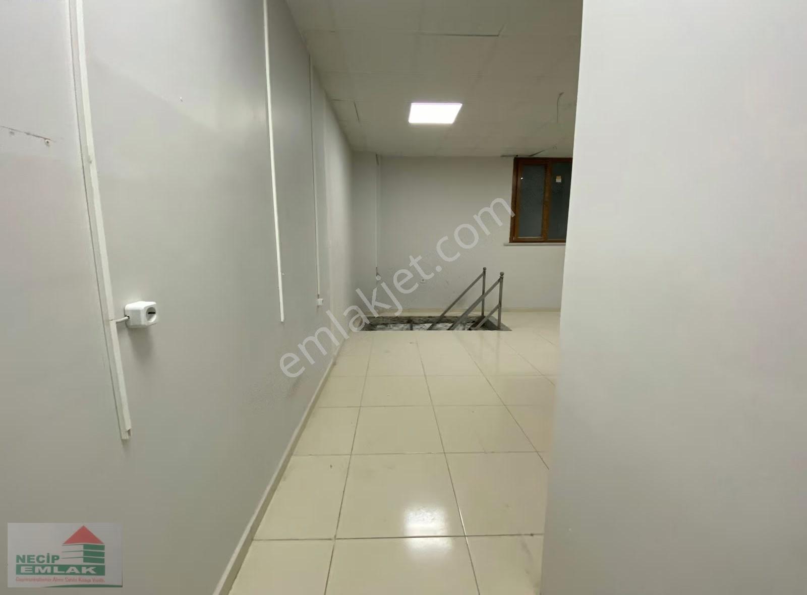 Velibabada Düz Giriş Kiralık Depolu Dükkan - Görsel 4