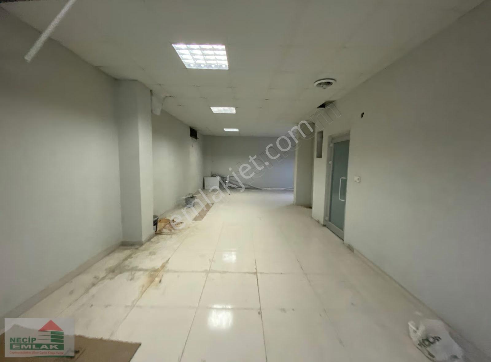 Velibabada Düz Giriş Kiralık Depolu Dükkan - Görsel 5