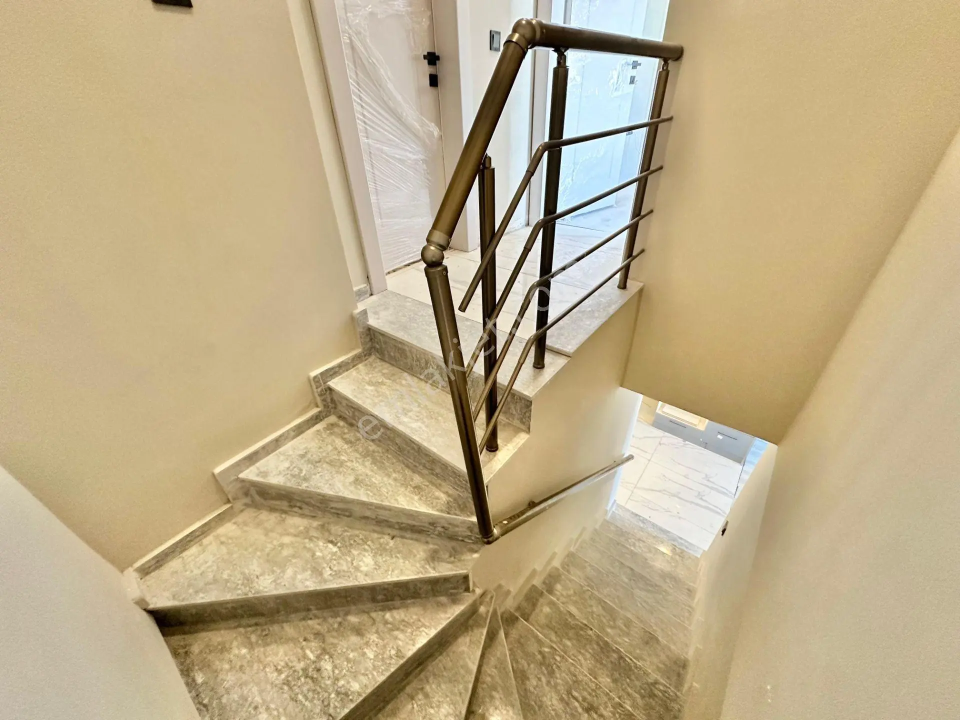 ꧁ay Emlaktan꧂akçay'da Kapalı Otoparklı Çift Asansörlü Denize Yakın Satılık 2+1 Dubleks Daire - Görsel 13