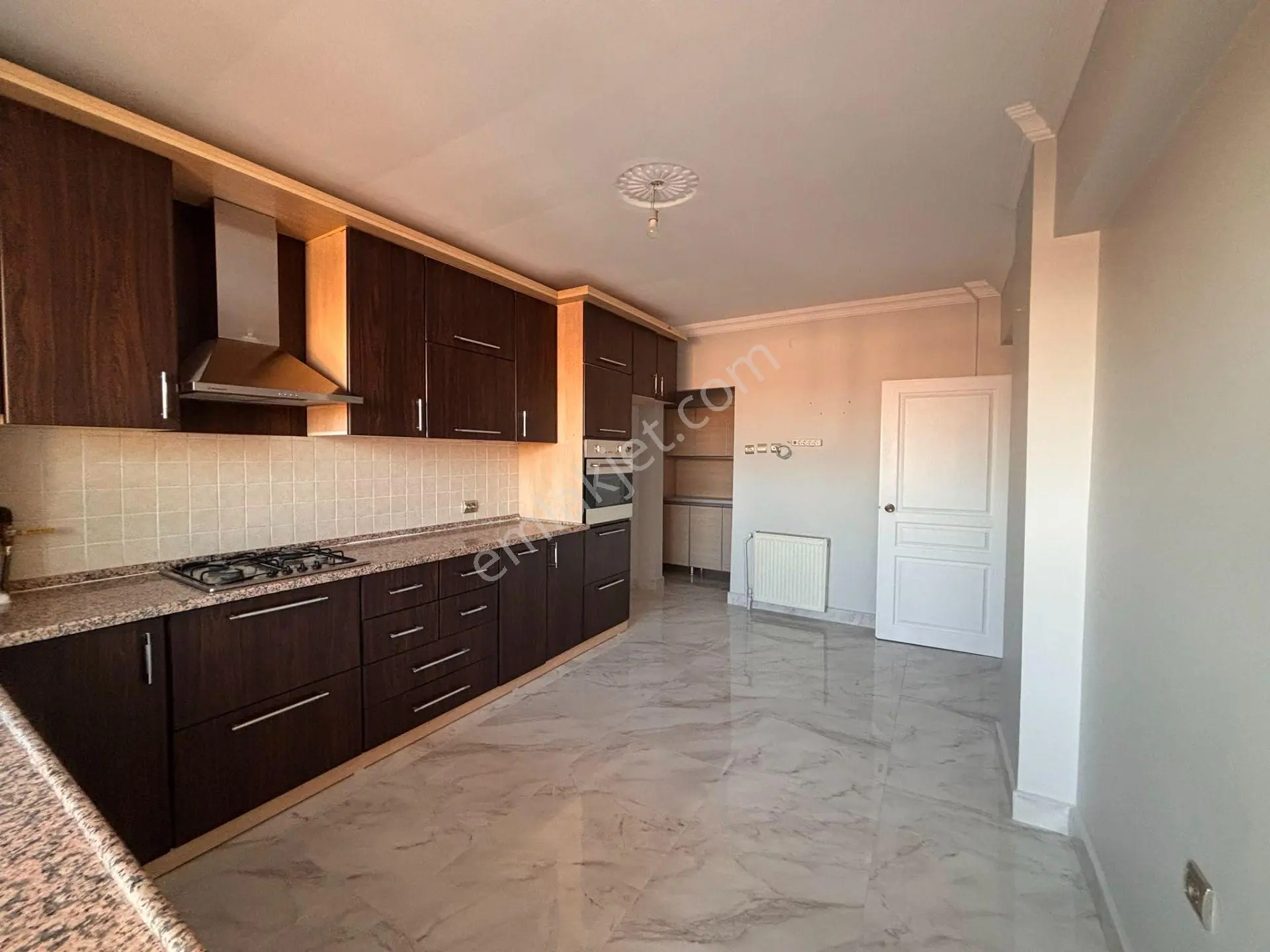 Şehir Merkezinde Saat Kulesi Yanında Kiralık 4+1 Daire - Görsel 4