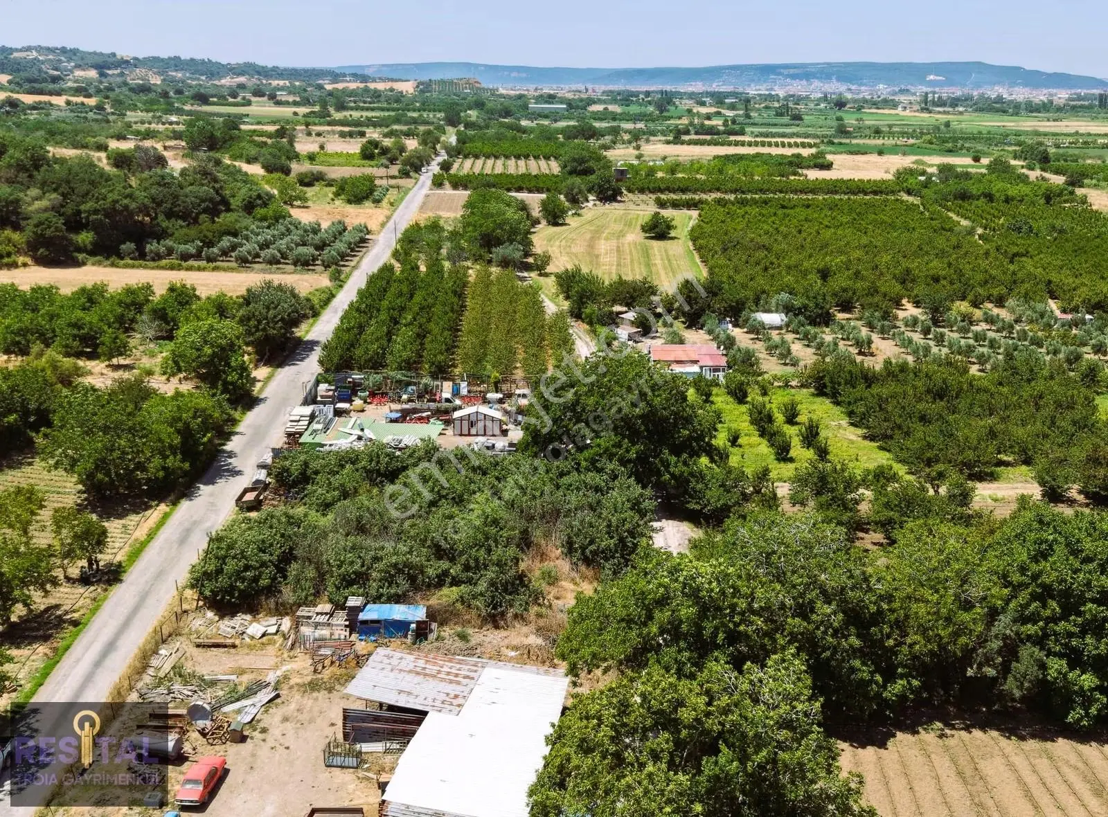ÇANAKKALE SARAYCIK KÖYÜ'NDE SATILIK 976M2 YOLA CEPHELİ TARLA - Görünüm 3