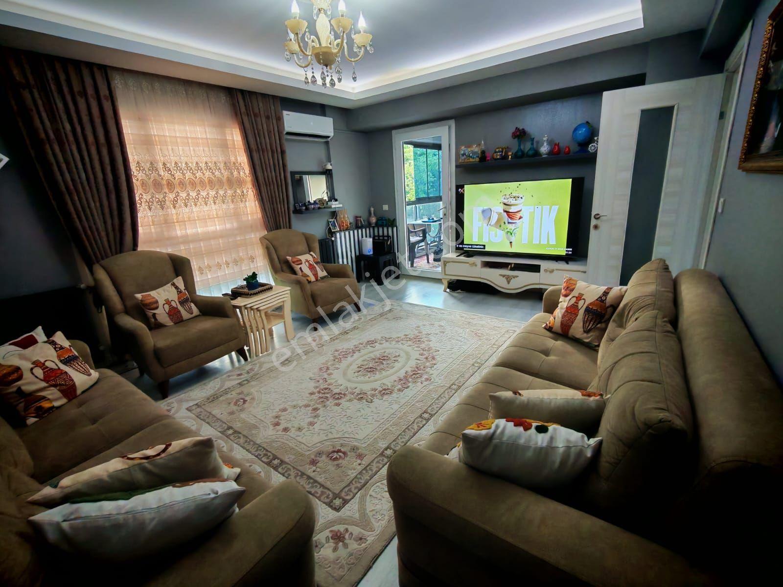 Apartment in Karabağlar, Barış