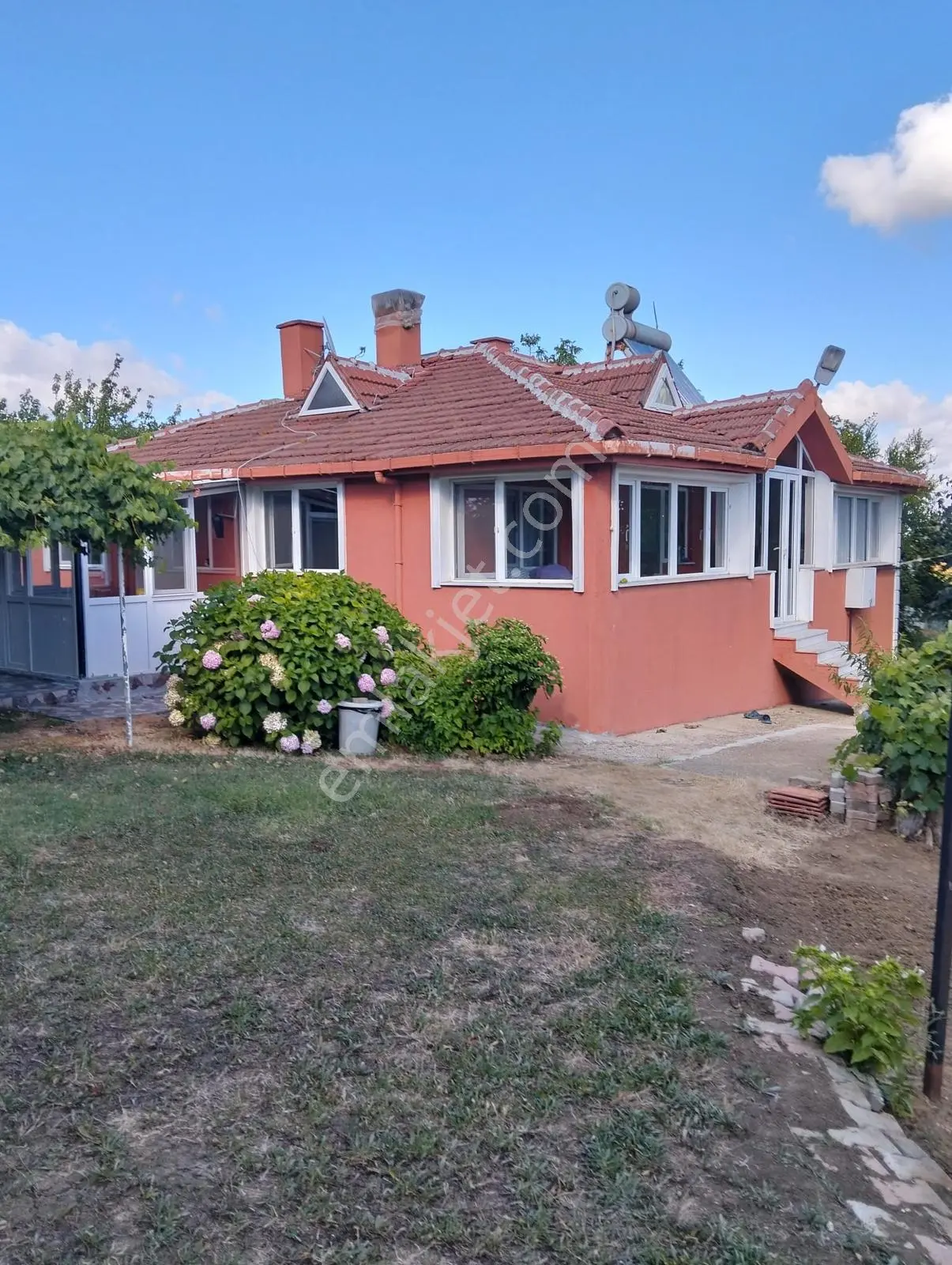 Silivri’de 1.924 m² İmarlı Arsa İçinde Satılık Müstakil Ev