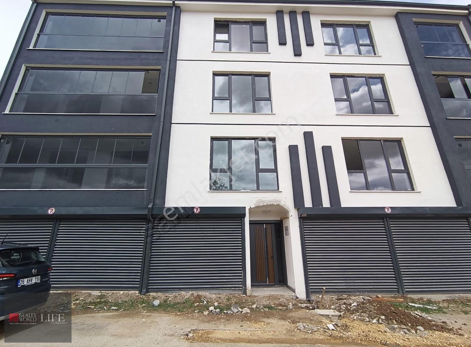 Çamlıca Mah.gündüzökçün Cad.yanı Satılık 3+1 Daire
