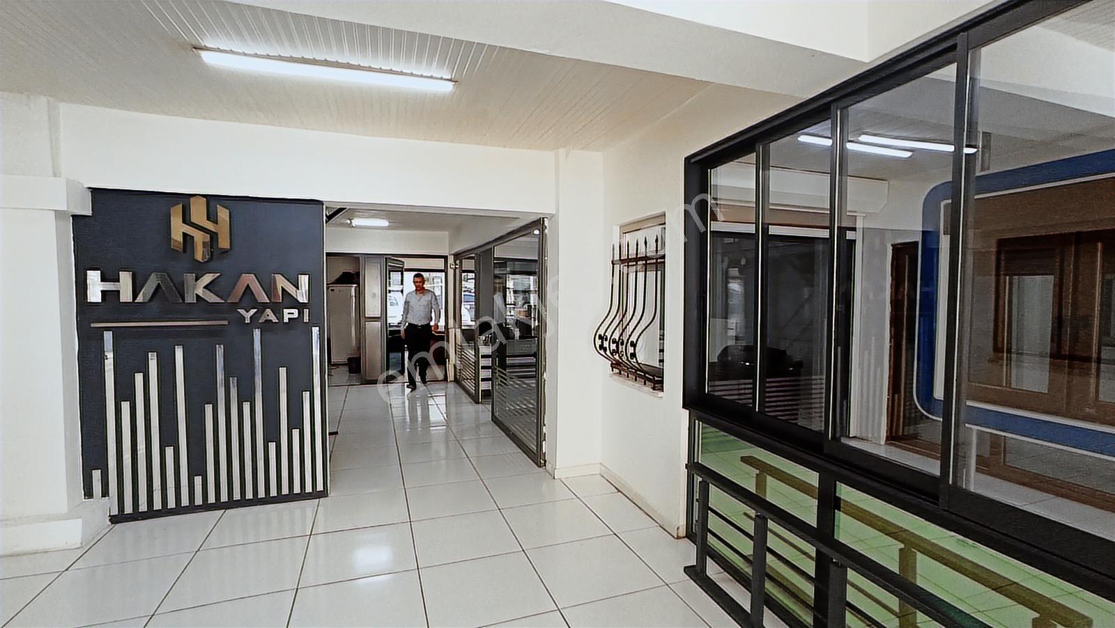 KENAN UZMAN'DAN A.MENDERES BLV. DA SATILIK 450 M2 HARİKA DÜKKAN - Daha fazla