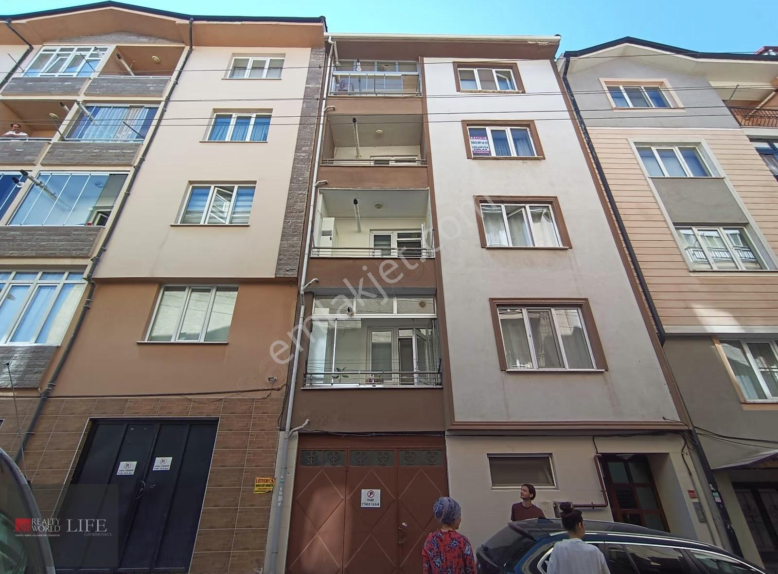 huzur Mah.alirıza Efendi Bulvarı Yanı Satılık 2+1 Daire