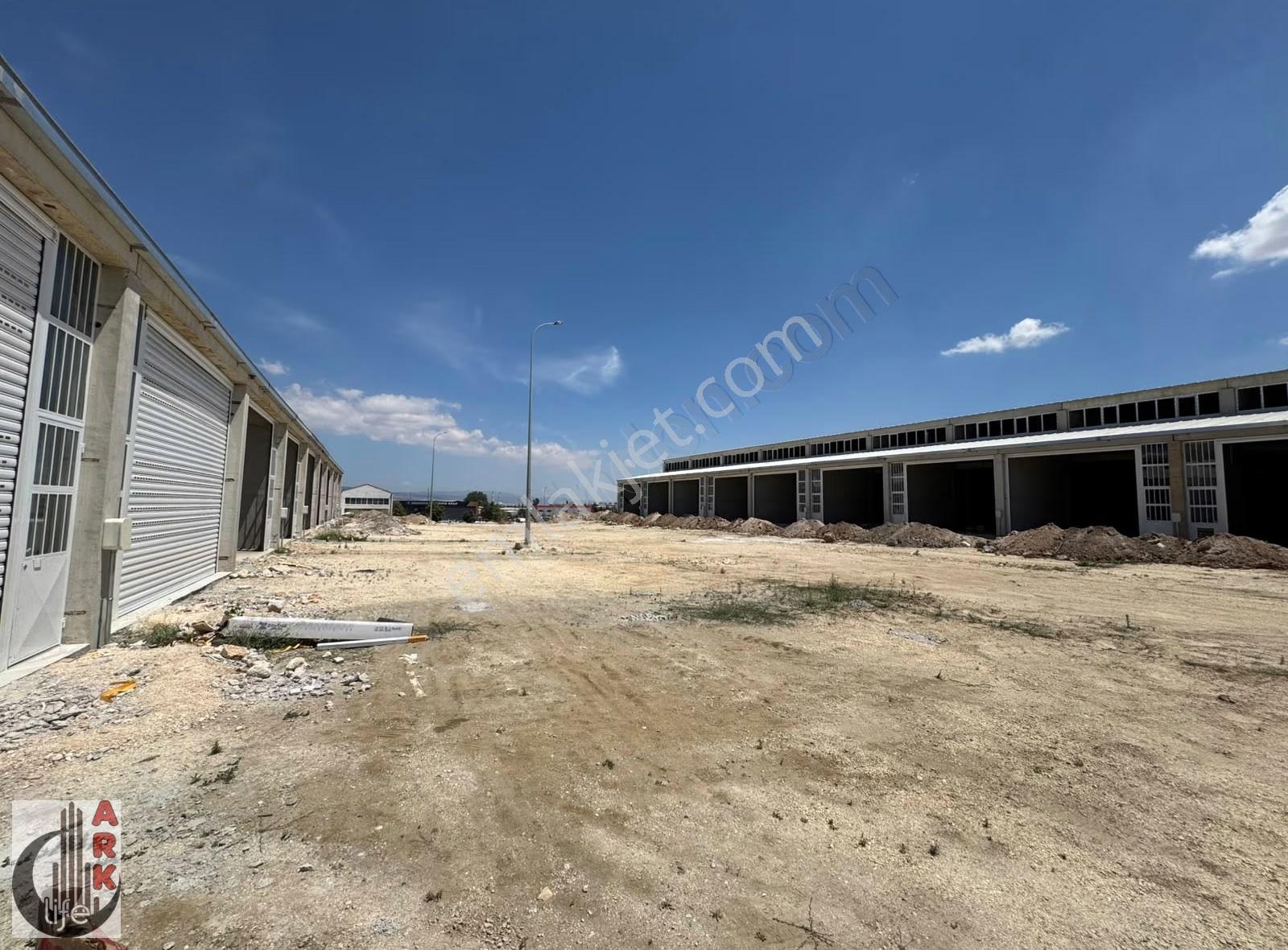 ARK LİFE'DAN ESSAN SANAYİ SİTESİNDE SATILIK 440M² DÜKKANLAR - Görünüm 5