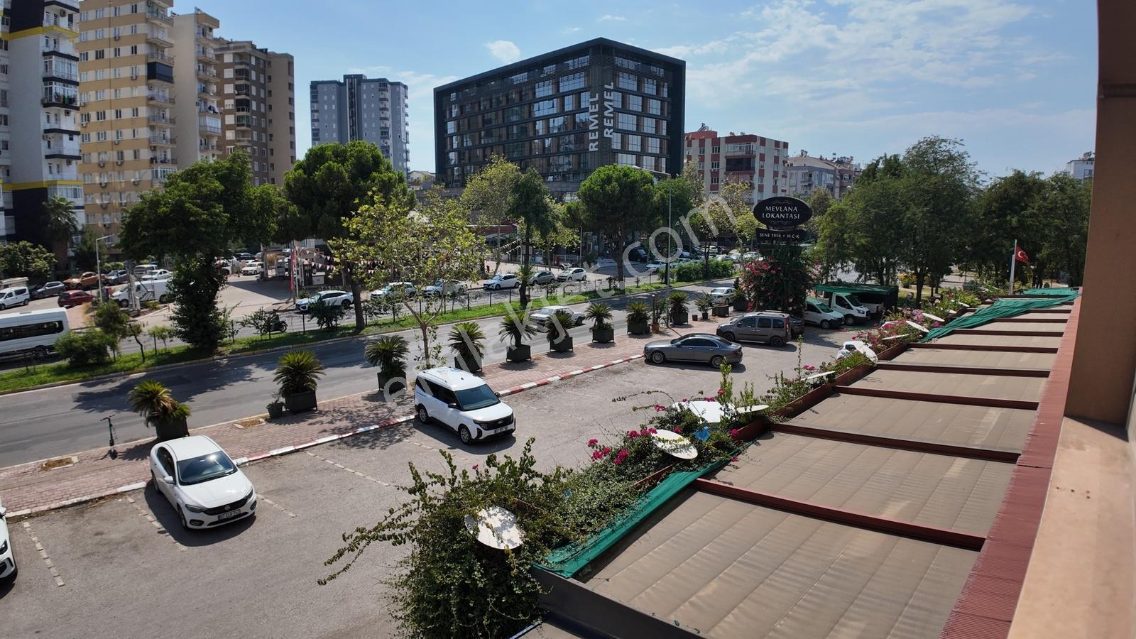 ANA CADDE CEPHELİ, AYRI GİRİŞLİ, TAM TİCARİ, 166 M² BÜRO/OFİS.