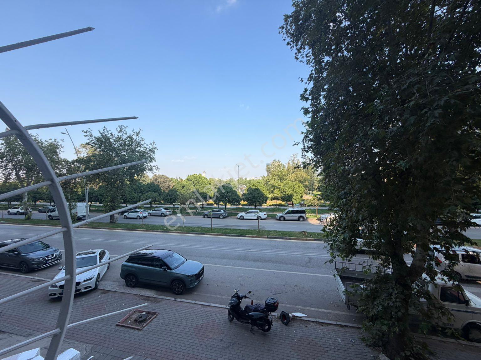 FUZULİ CADDE ÜZERİNDE HER AMACA UYGUN 3+1 SATILIK HAZIR OFİS BÜRO - Görünüm 2