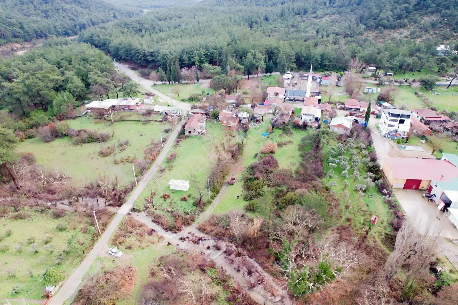 Pasifikten Menderes Deliömerde Köy İçi İmarlı 951 M² Tek Tapu