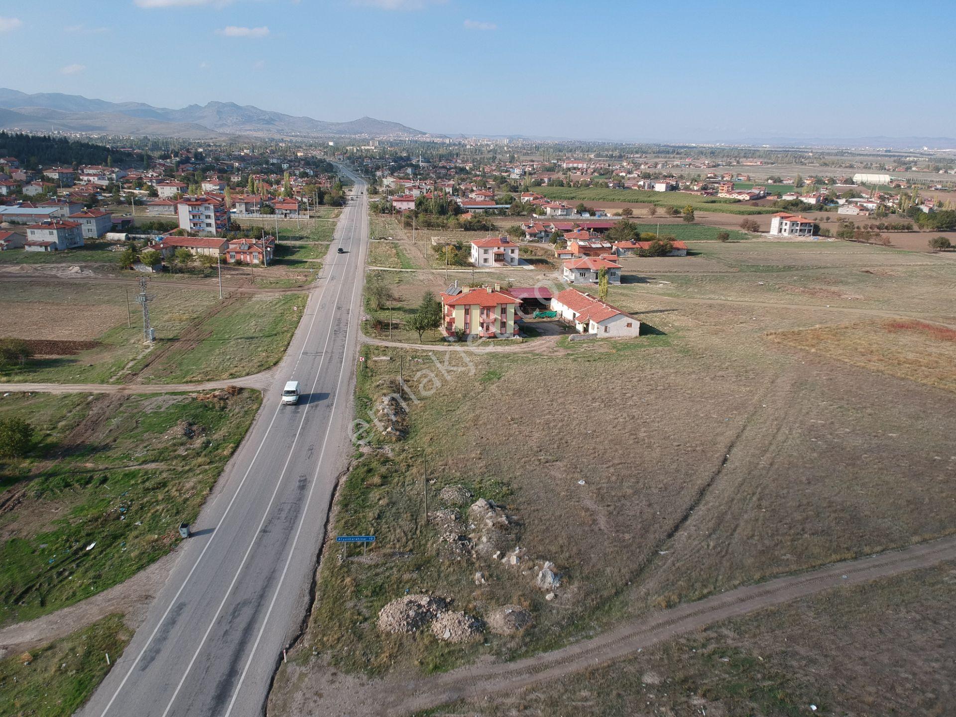 İlbey Emlaktan Şuhut Yolu Üzeri Çimento Fab Yakın Kiracılı - Görsel 14