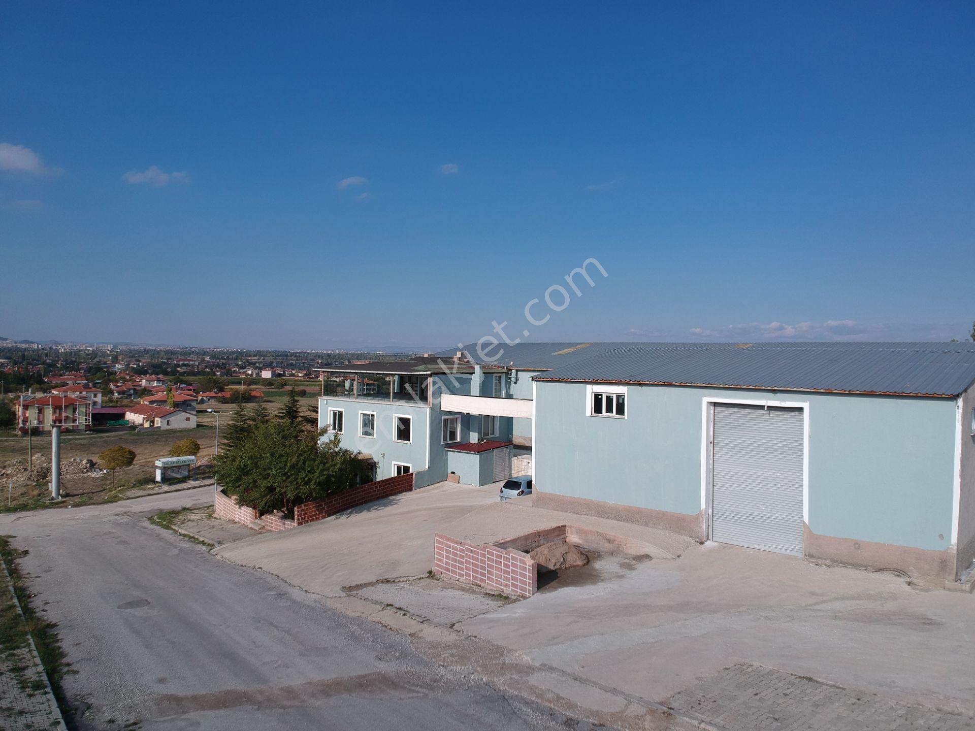 İlbey Emlaktan Şuhut Yolu Üzeri Çimento Fab Yakın Kiracılı - Görsel 2