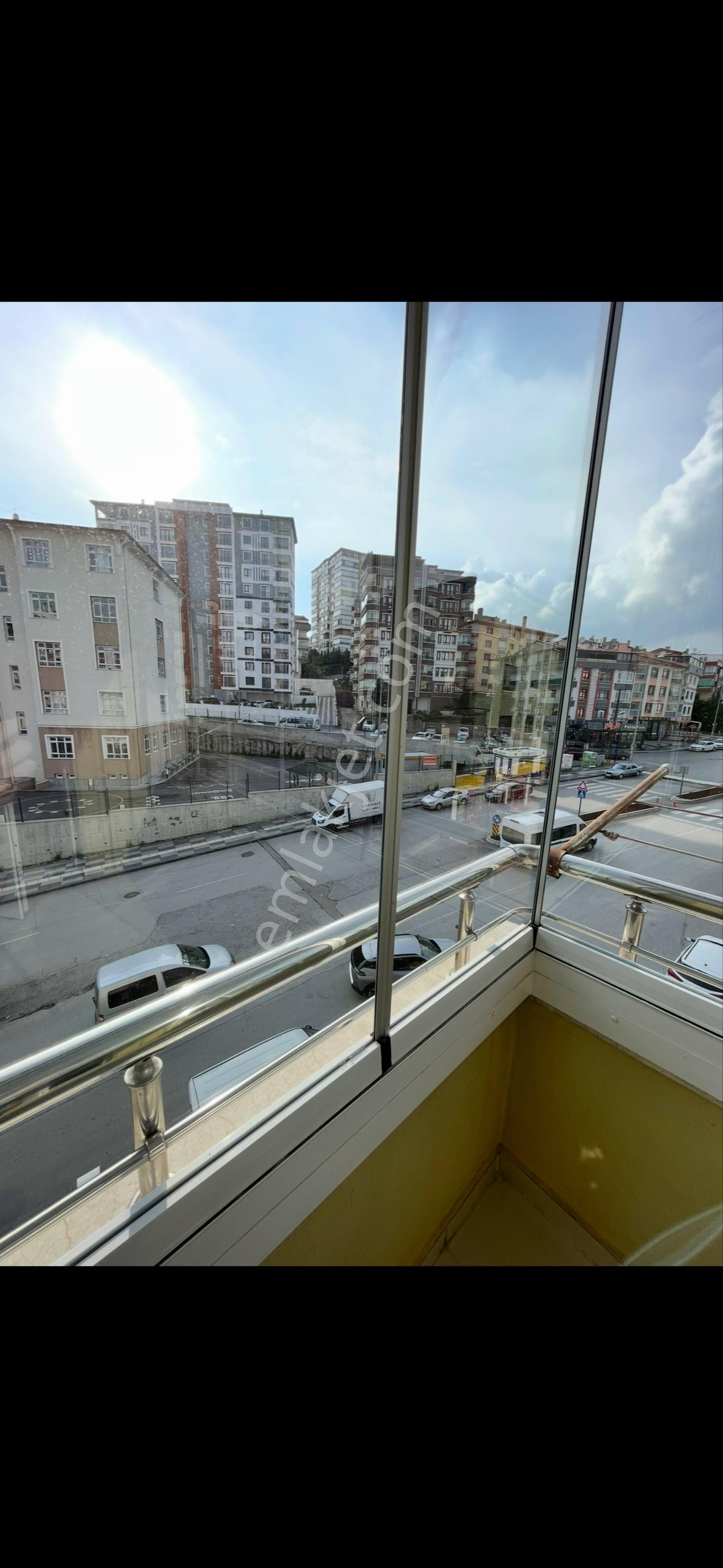 Öğretmenden Ana Cadde Üzerinde Isı Mantolamalı Ve Kombili