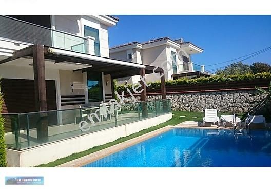 Emlakçıdan İzmir Çeşme Alaçatı Mahallesi 4+1 Satılık Müstakil 3.500.000