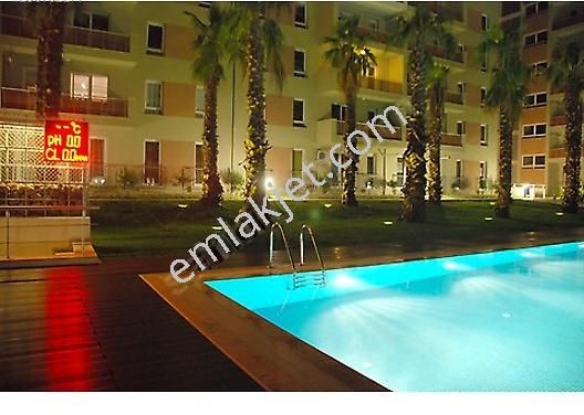 Emlakçıdan İzmir Karşıyaka Cumhuriyet Mahallesi 1+1 Günlük Kiralık