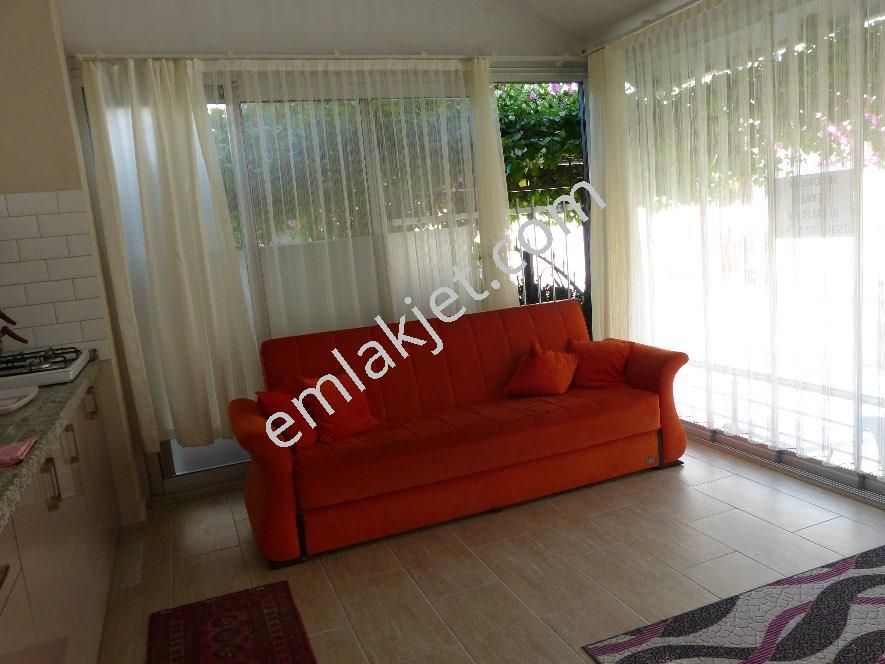 Emlakçıdan İzmir Karaburun Mordoğan Mahallesi 1+1 Kiralık Daire 300 TL