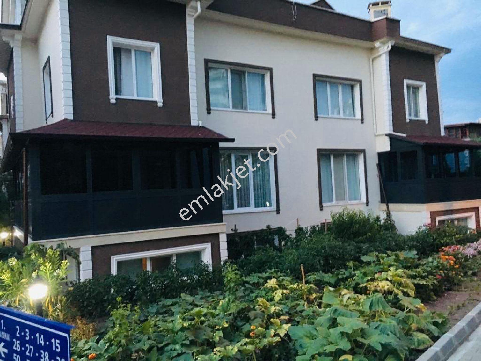 Emlakçıdan Tekirdağ Çorlu Hürriyet Mahallesi 6+1 Satılık Villa 1.050