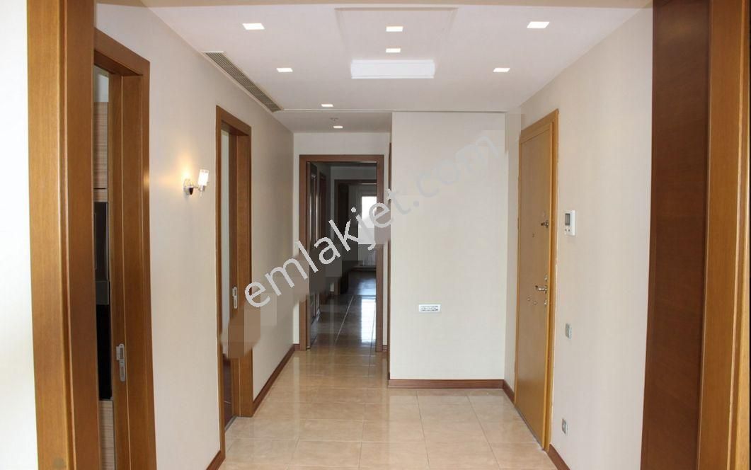 Emlakçıdan İstanbul Kadıköy Bostancı Mahallesi 4+1 Kiralık Daire 12.000