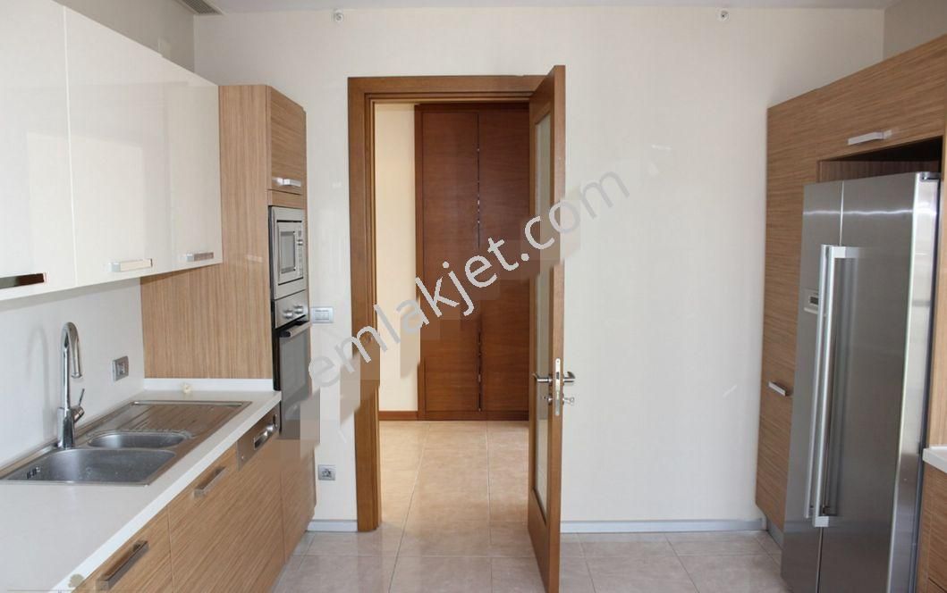 Emlakçıdan İstanbul Kadıköy Bostancı Mahallesi 4+1 Kiralık Daire 12.000